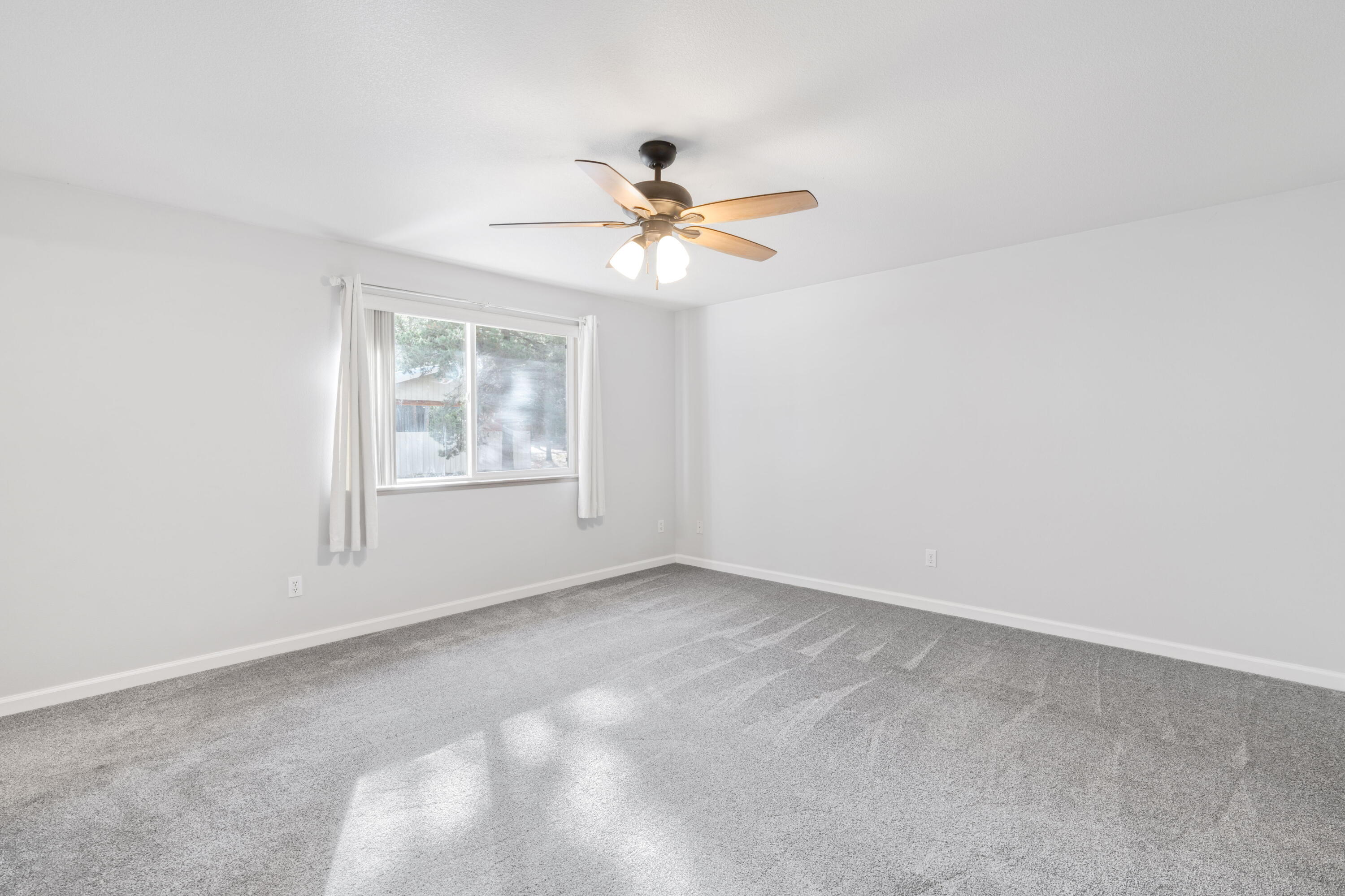 La Pine, Oregon, 97739, United States, 3 Bedrooms Bedrooms, ,2 BathroomsBathrooms,Residential,For Sale,1991520