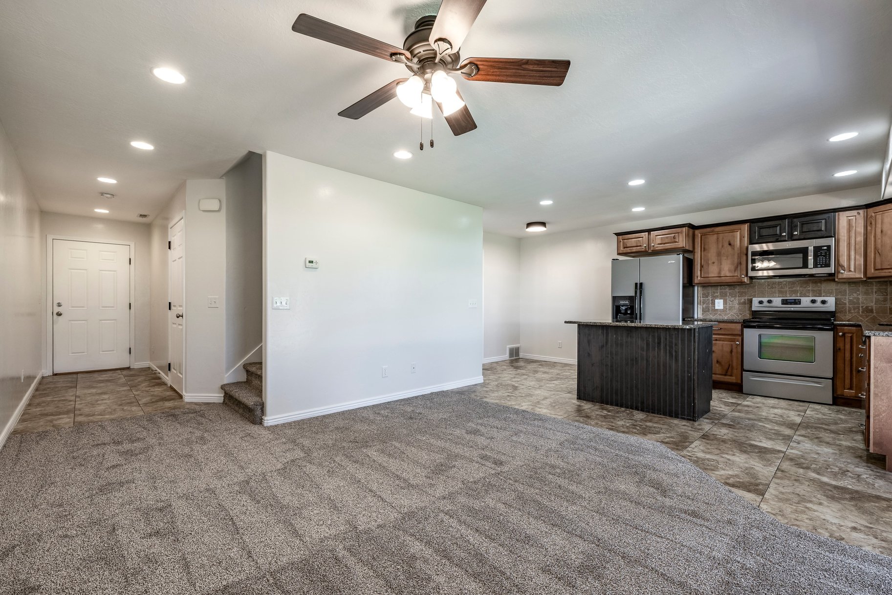  Townhome with Fully Finished Basement - 物件實景