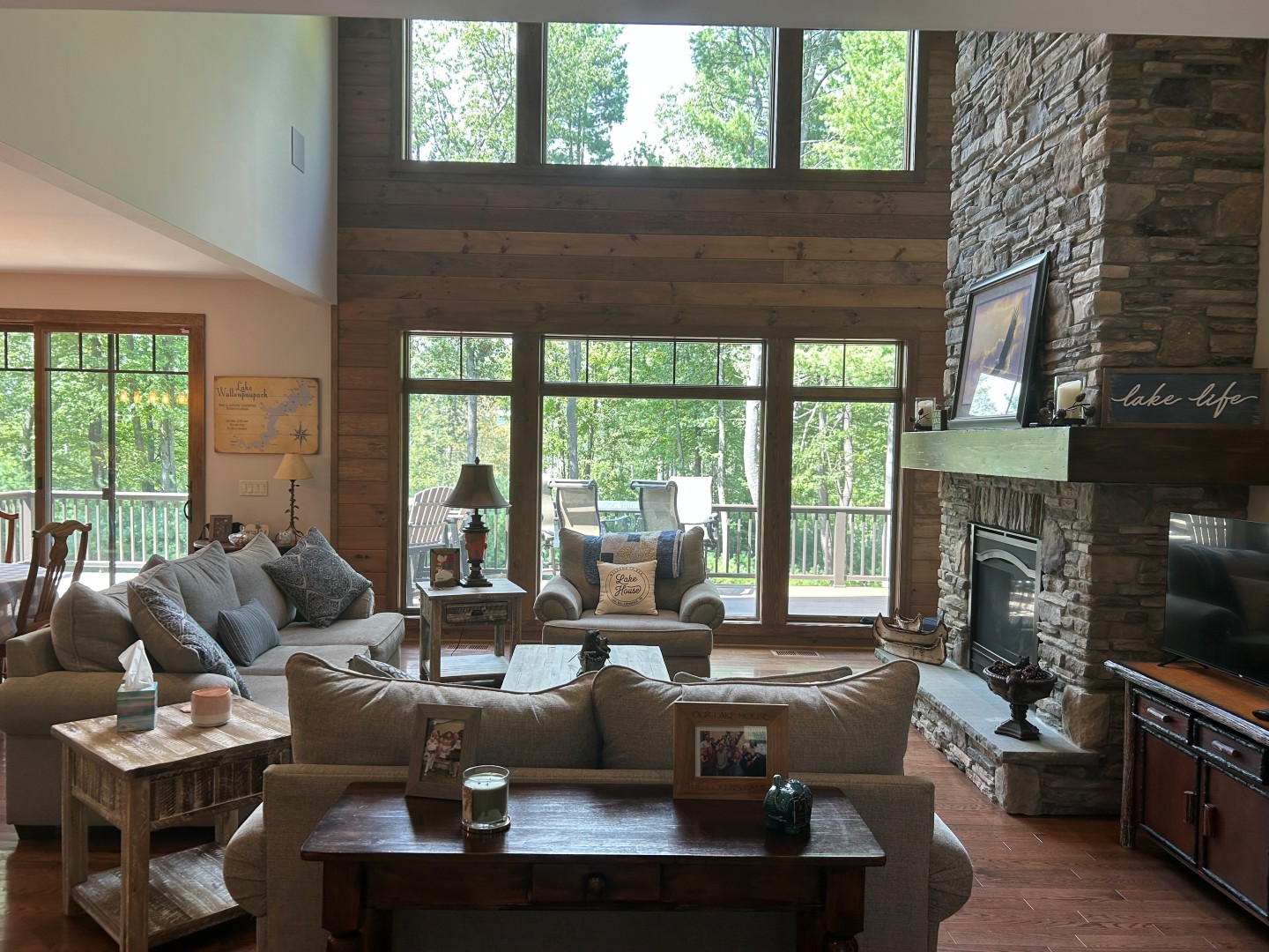 Paupack, Pennsylvania, 18451, United States, 5 Bedrooms Bedrooms, ,4 BathroomsBathrooms,Residential,For Sale,1941023