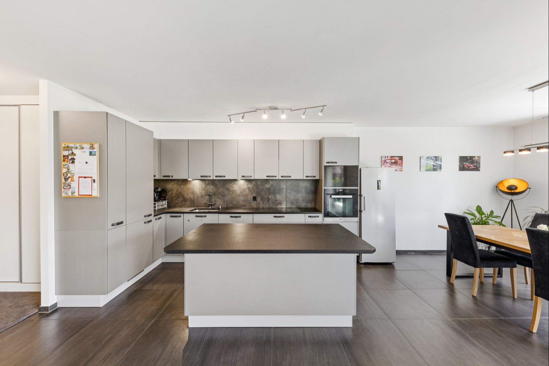  4.5-room ground-floor apartment with a terrace and garden - 物件實景
