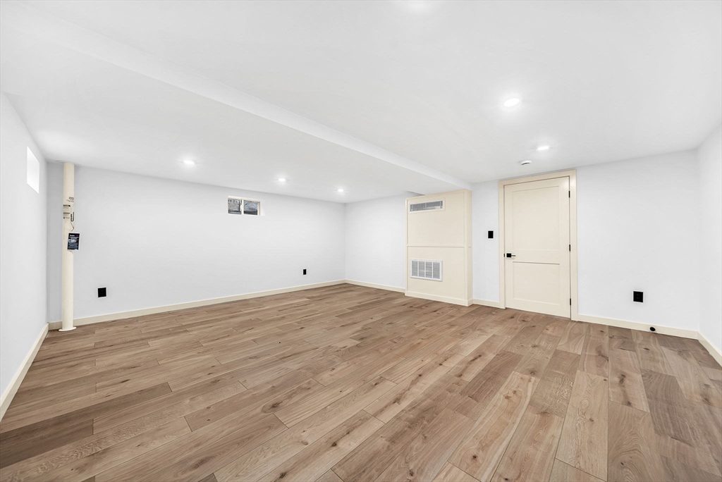 Wellesley, Massachusetts, 02481, United States, 5 Bedrooms Bedrooms, ,5 BathroomsBathrooms,Residential,For Sale,2001745