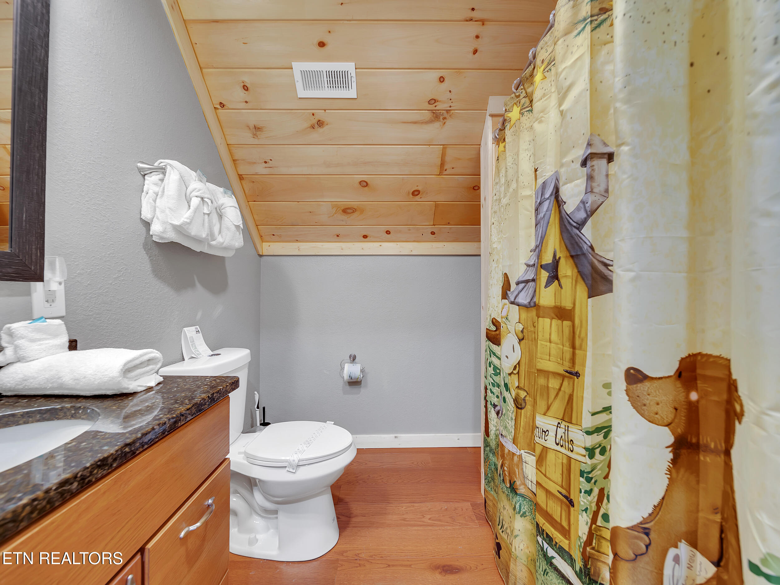 Sevierville, Tennessee, 37876, United States, 3 Bedrooms Bedrooms, ,4 BathroomsBathrooms,Residential,For Sale,1938196