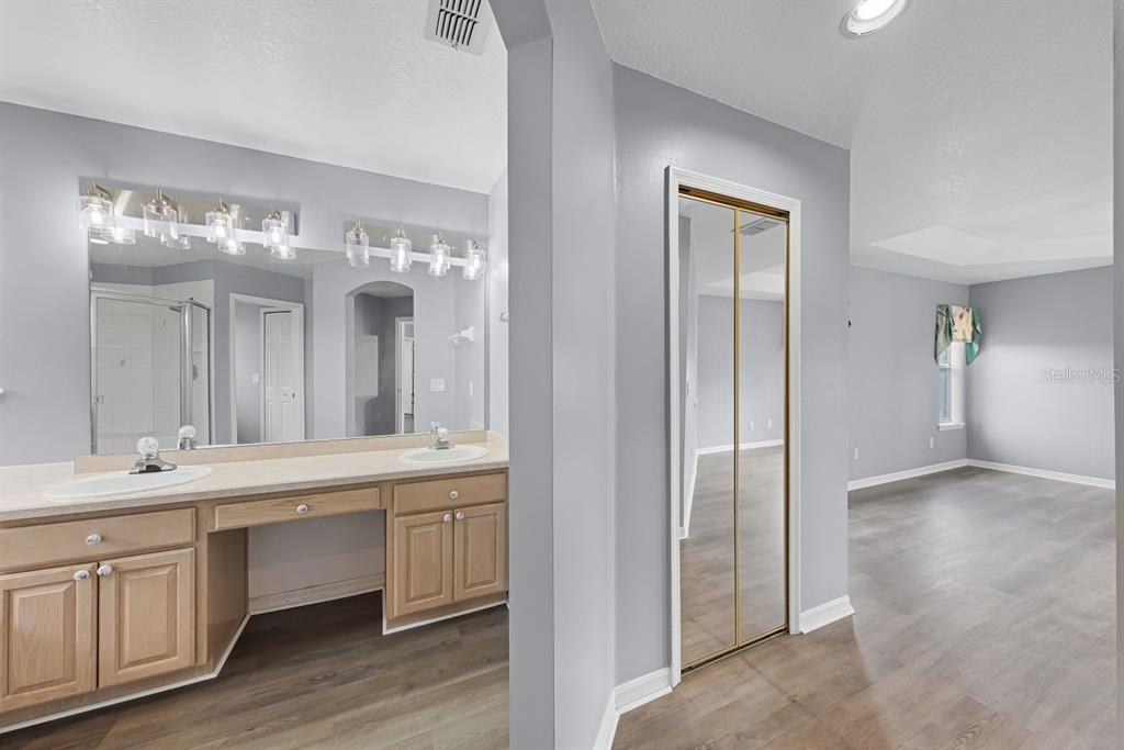 Apopka, Florida, 32712, United States, 5 Bedrooms Bedrooms, ,5 BathroomsBathrooms,Residential,For Sale,1806411