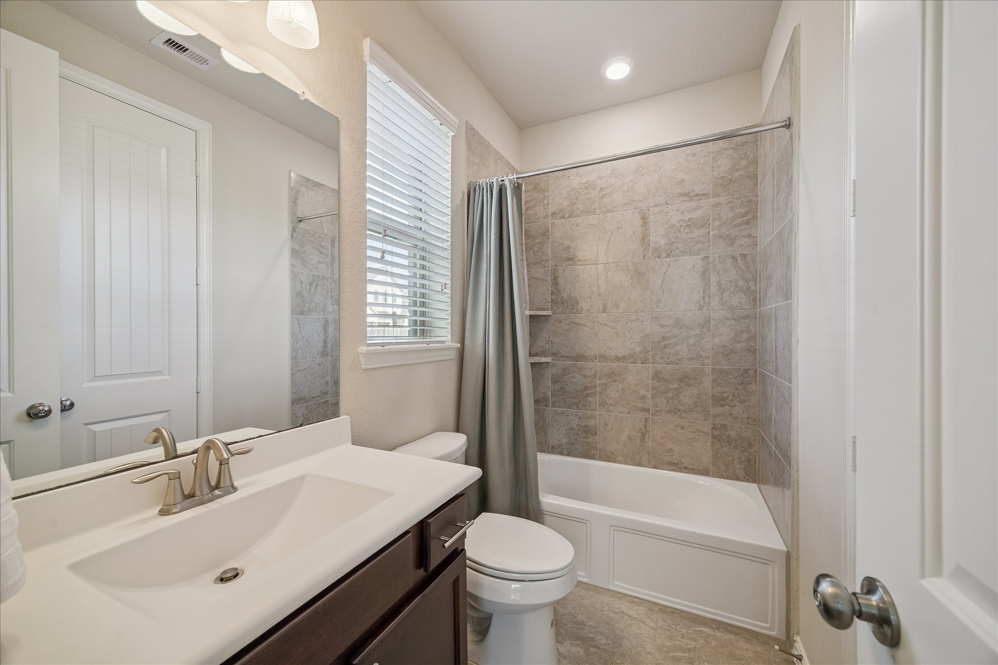  6228 Watford Drive - 物件實景