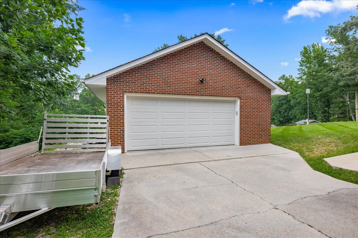Chester, Virginia, 23831, United States, 5 Bedrooms Bedrooms, ,4 BathroomsBathrooms,Residential,For Sale,1889514