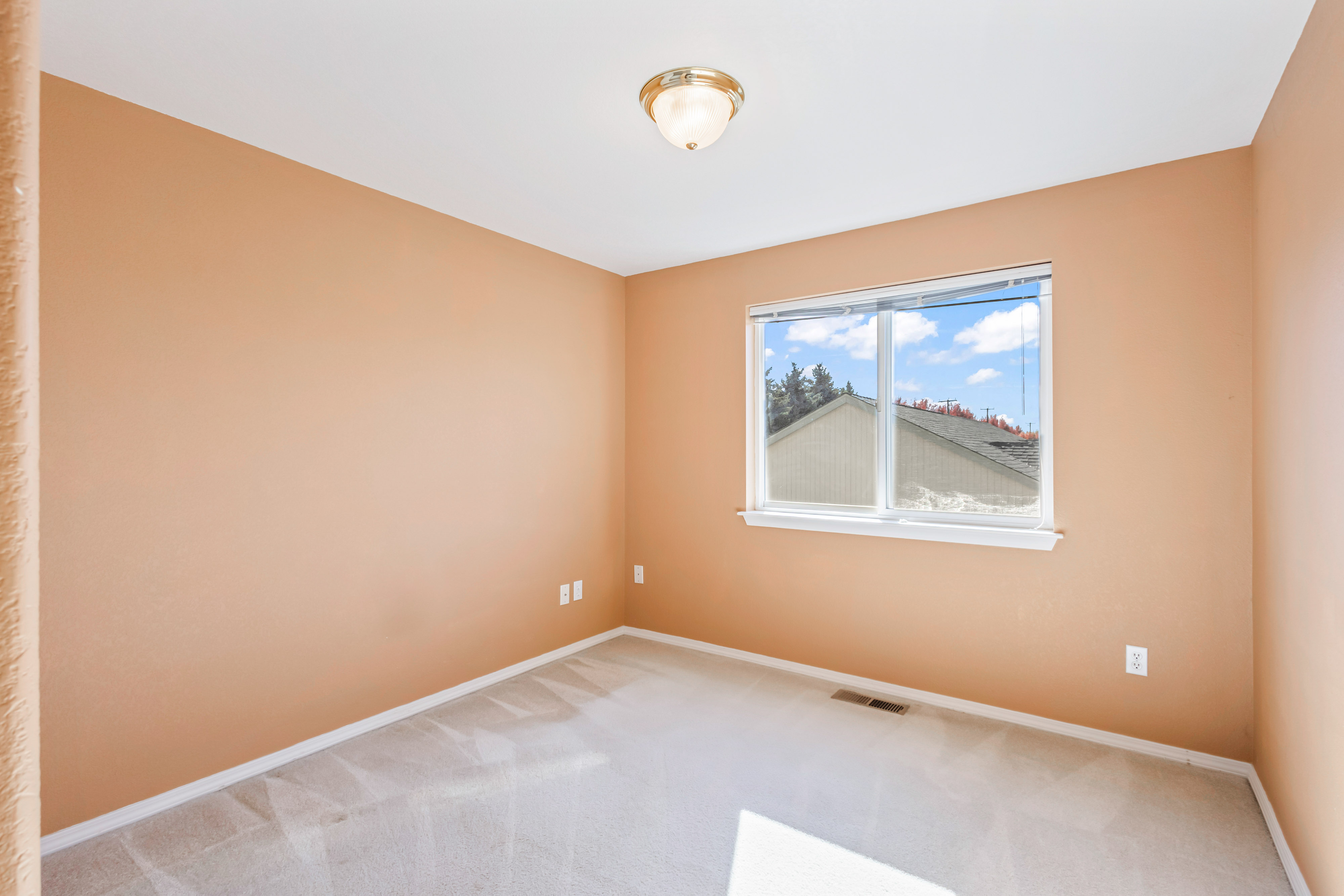 Redmond, Oregon, 97756, United States, 3 Bedrooms Bedrooms, ,3 BathroomsBathrooms,Residential,For Sale,1985077