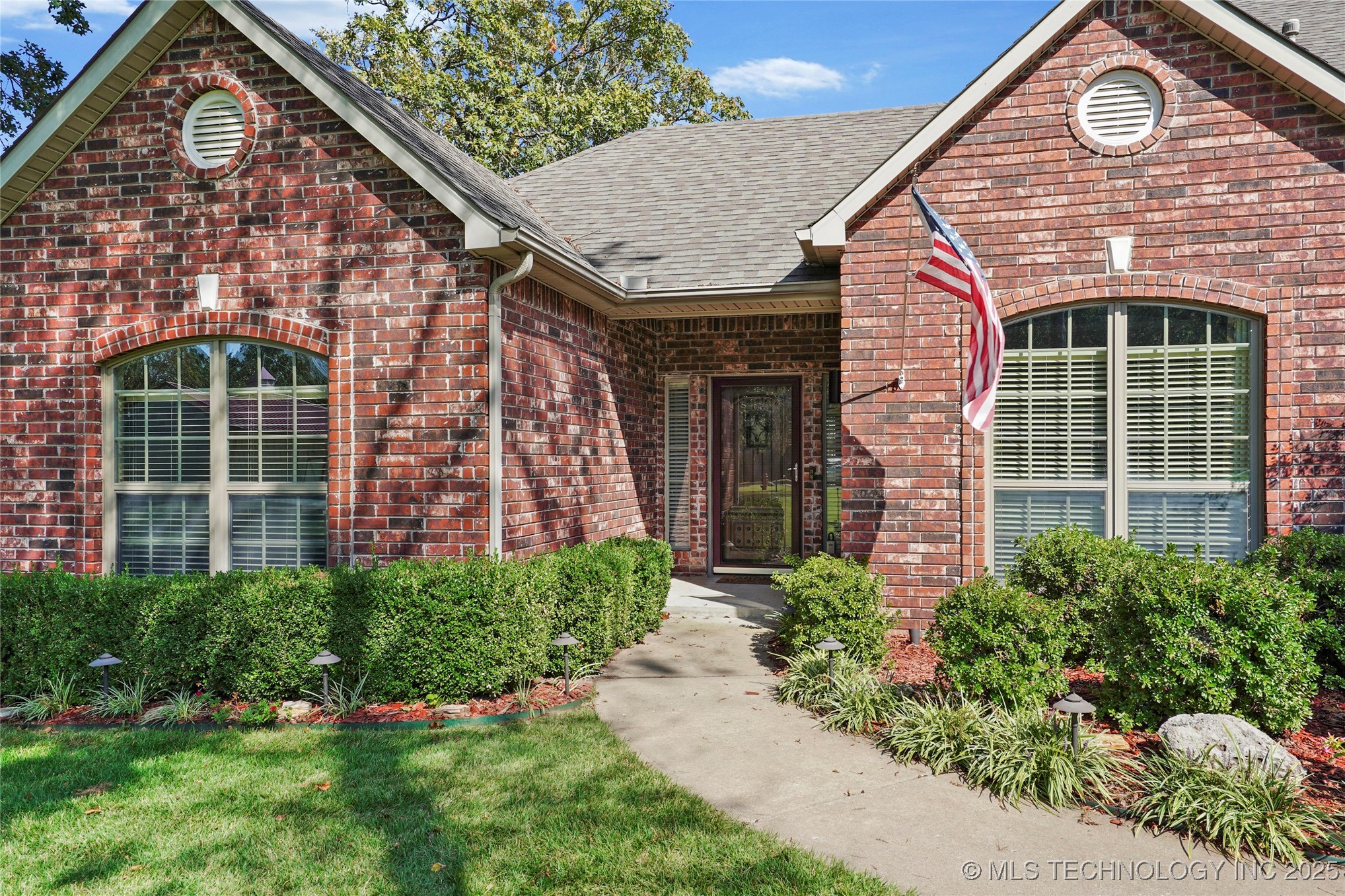 Catoosa, Oklahoma, 74015, United States, 3 Bedrooms Bedrooms, ,3 BathroomsBathrooms,Residential,For Sale,1987944