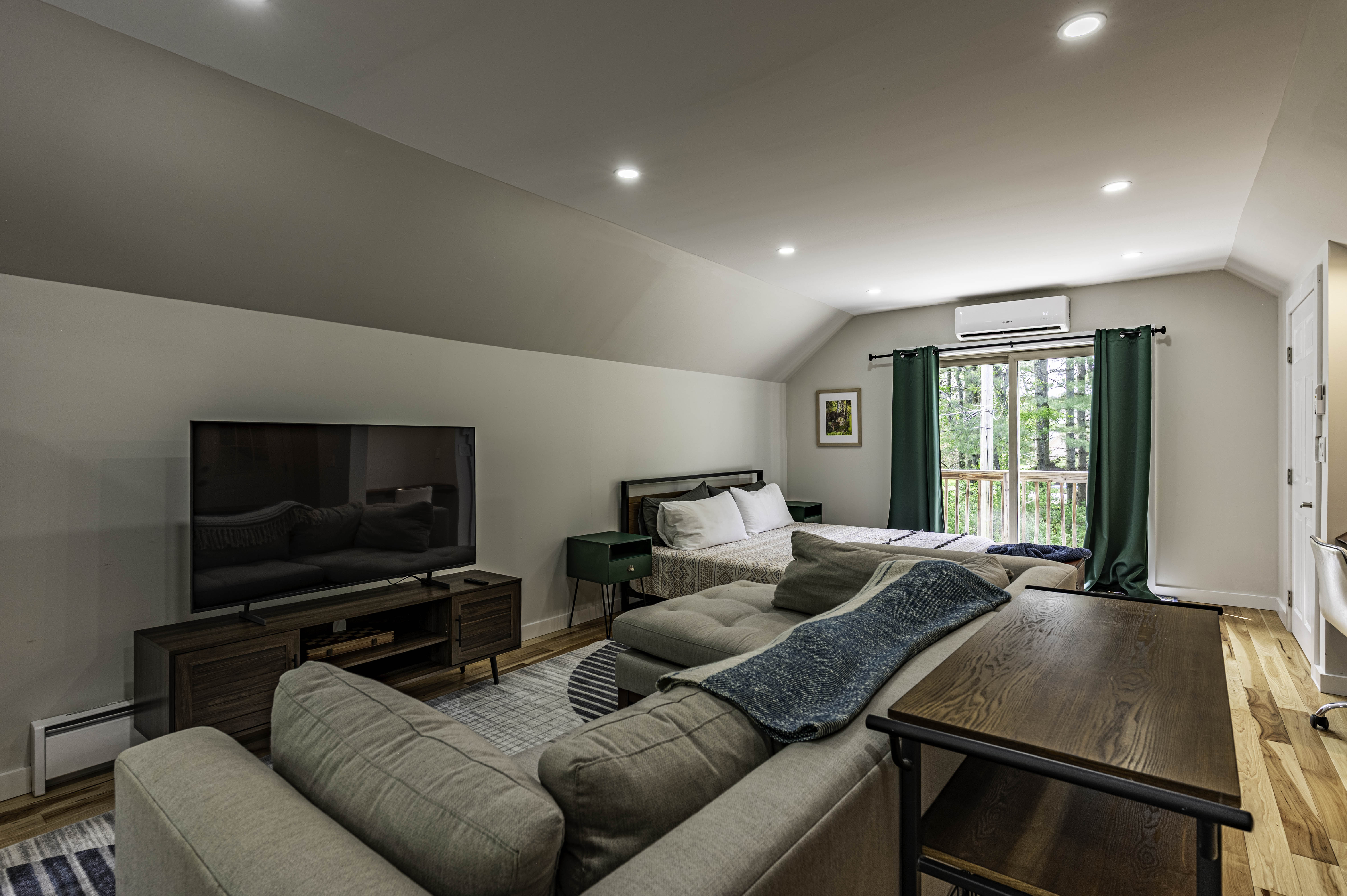  Ranch Style Home with Studio Apartment - 物件實景
