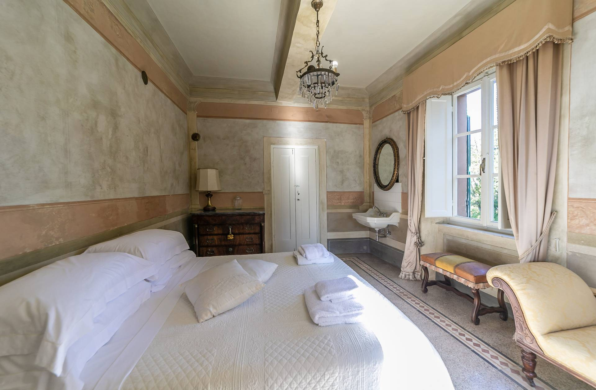 Via di Villa Bianca, Montepulciano, Siena, 53045, IT, 10 Bedrooms Bedrooms, ,10 BathroomsBathrooms,Residential,For Sale,Via di Villa Bianca,1311375