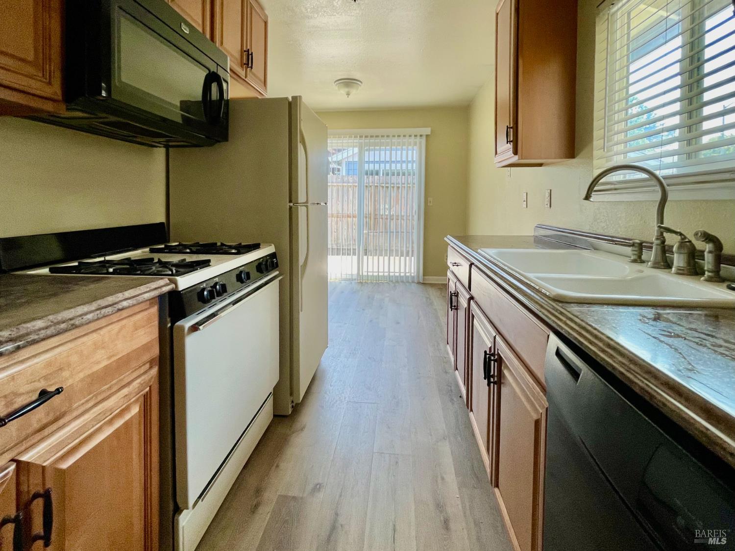 Cotati, California, 94931, United States, ,Residential,For Sale,1908598