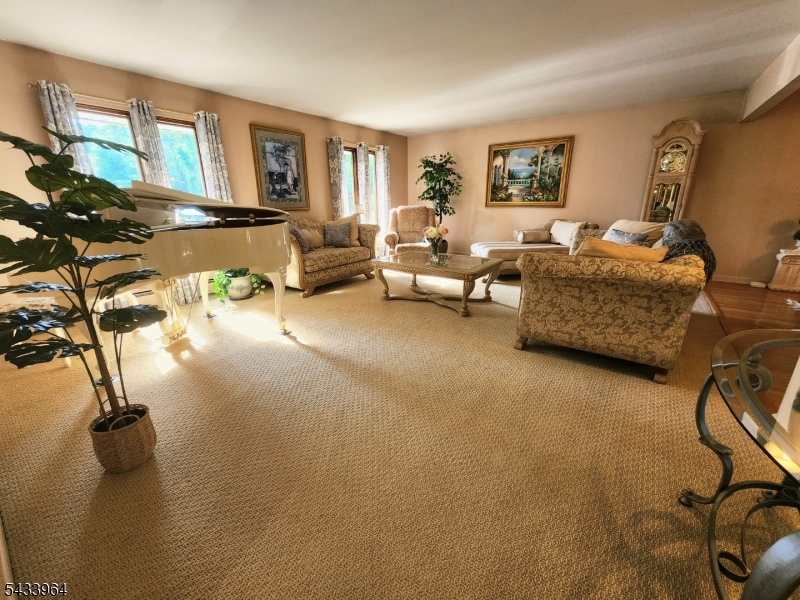 Montville Twp., New Jersey, 07082-1432, United States, 5 Bedrooms Bedrooms, ,3 BathroomsBathrooms,Residential,For Sale,2048009