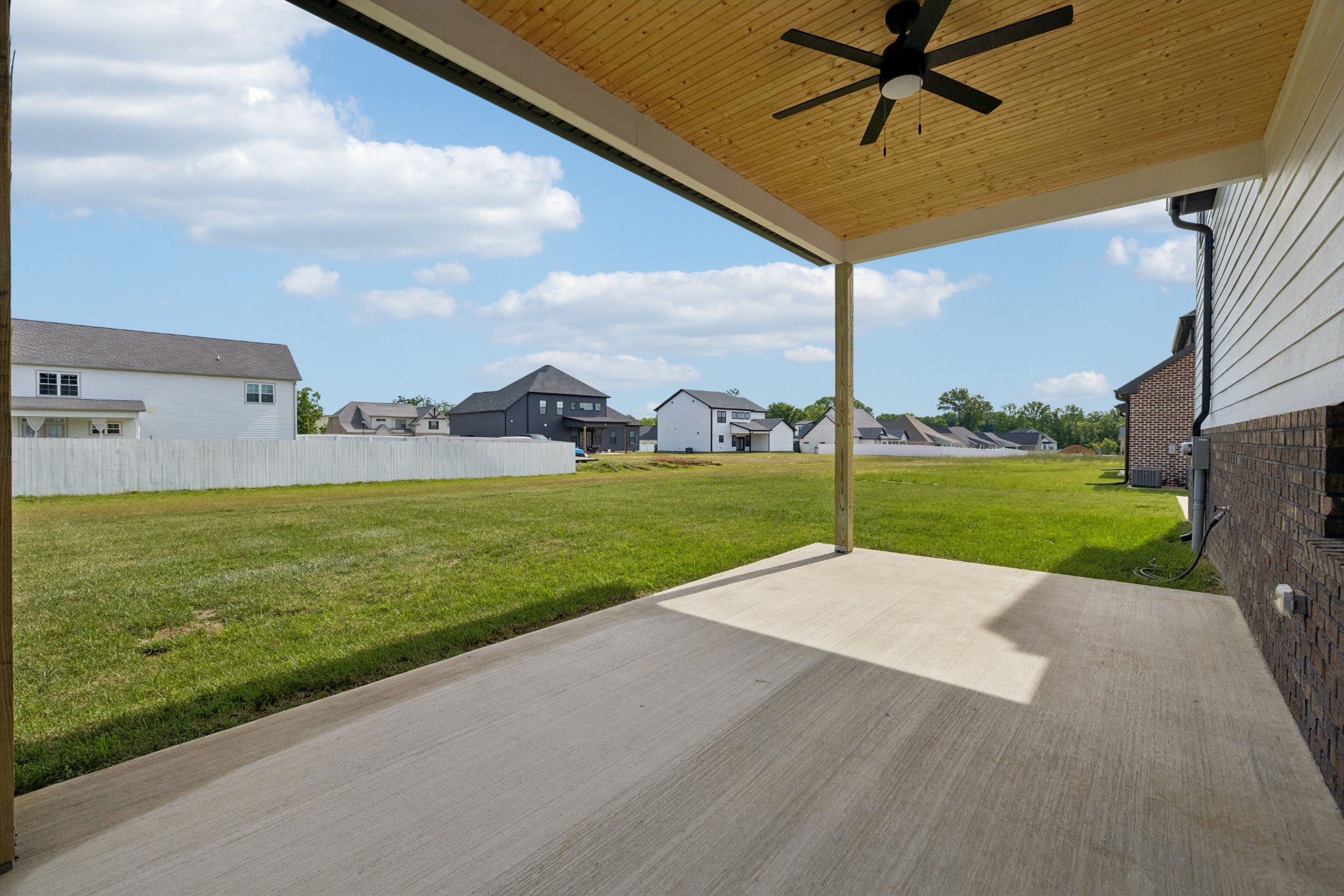 Clarksville, Tennessee, 37043, United States, 4 Bedrooms Bedrooms, ,4 BathroomsBathrooms,Residential,For Sale,2040134