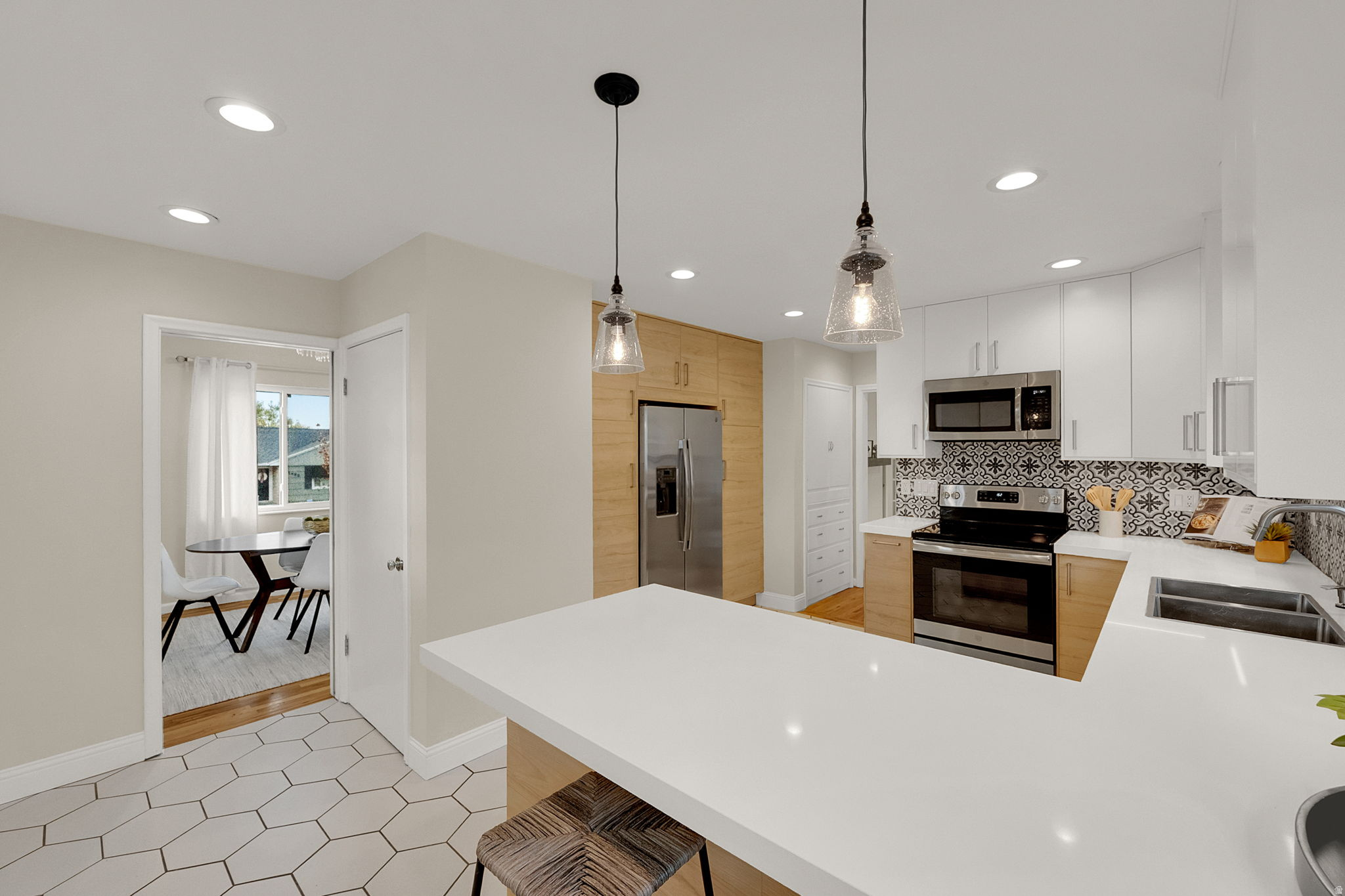 Salt Lake City, Utah, 84108, United States, 4 Bedrooms Bedrooms, ,2 BathroomsBathrooms,Residential,For Sale,1989223