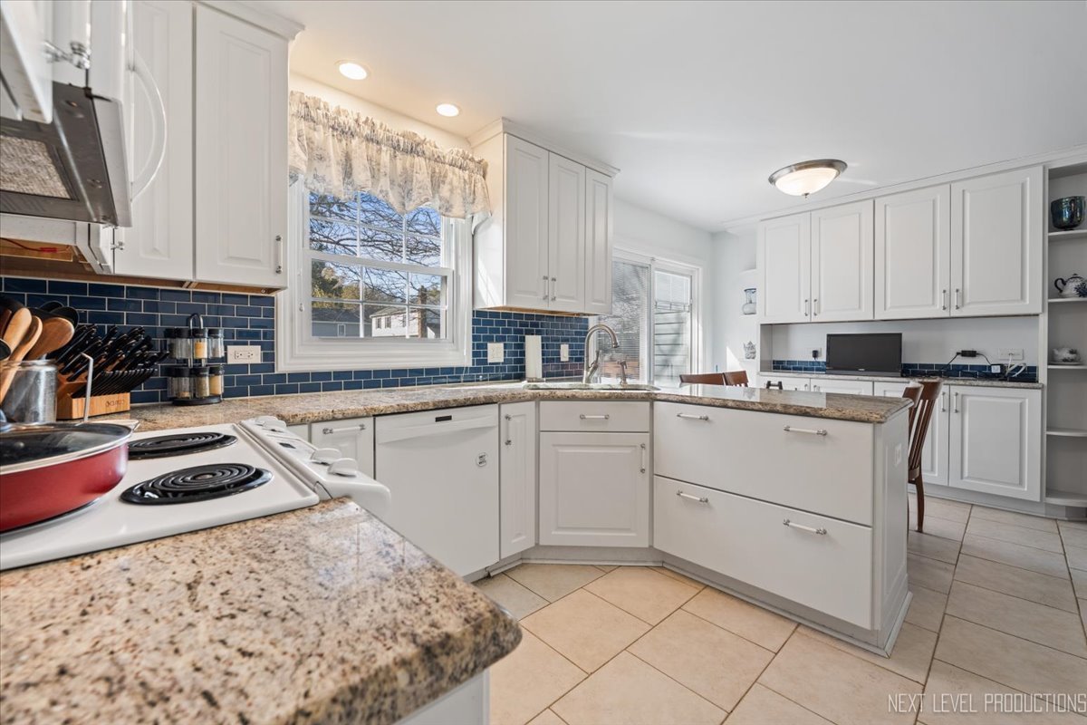 Naperville, Illinois, 60565, United States, 4 Bedrooms Bedrooms, ,4 BathroomsBathrooms,Residential,For Sale,1987037