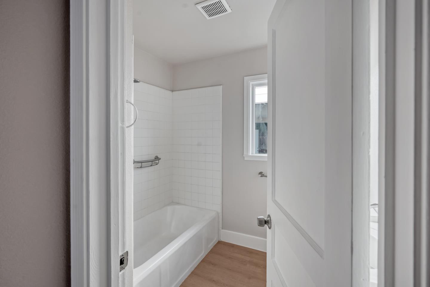 Mountain View, California, 94043, United States, 4 Bedrooms Bedrooms, ,3 BathroomsBathrooms,Residential,For Sale,1992063