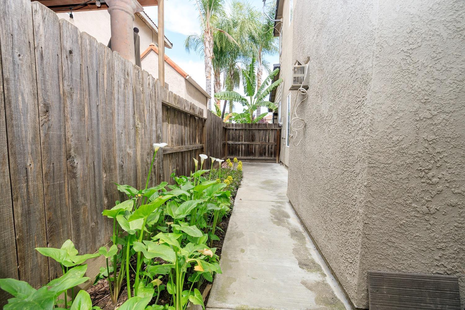 Riverbank, California, 95367, United States, 5 Bedrooms Bedrooms, ,3 BathroomsBathrooms,Residential,For Sale,1927797