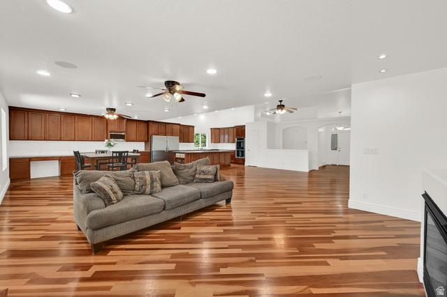 Syracuse, Utah, 84075, United States, 4 Bedrooms Bedrooms, ,3 BathroomsBathrooms,Residential,For Sale,2048883
