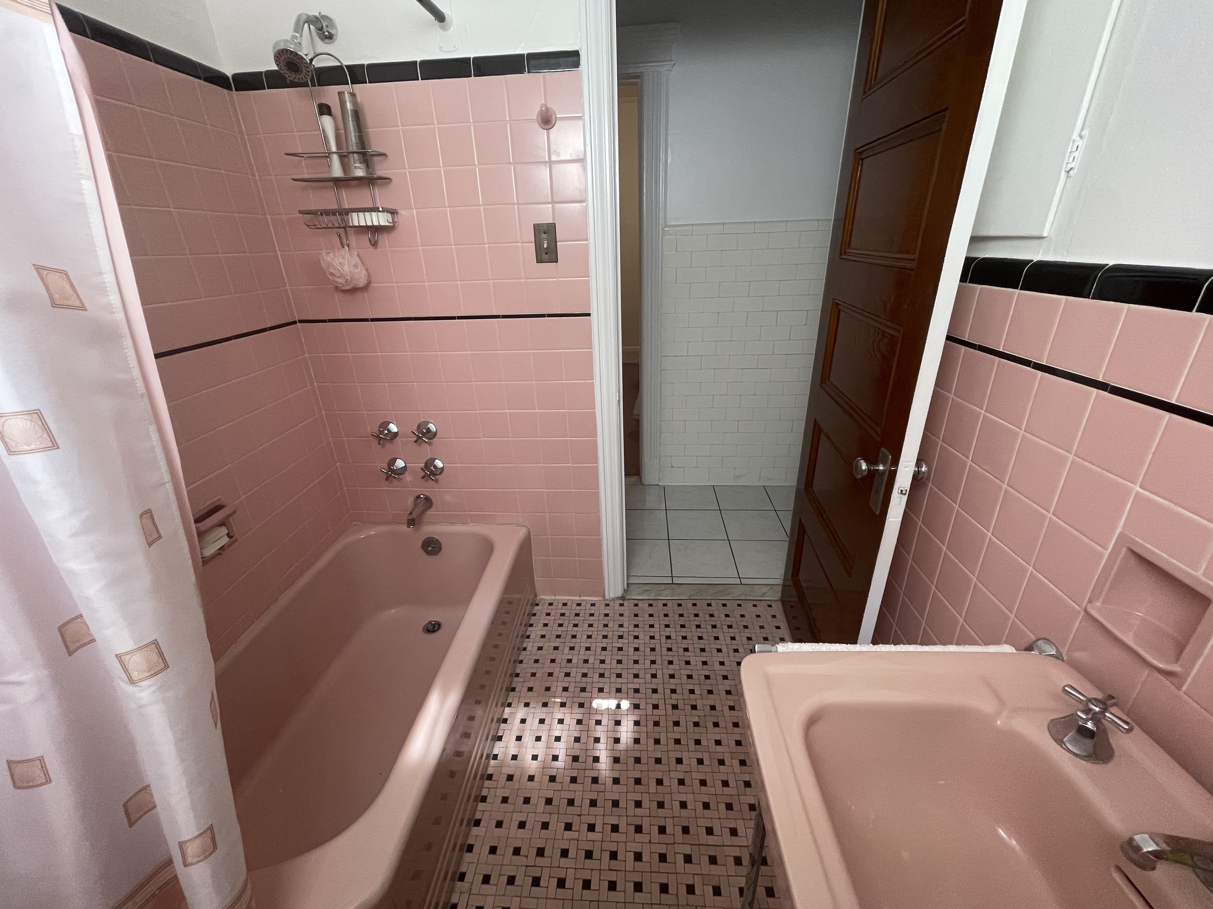 Union City, New Jersey, 07087, United States, 4 Bedrooms Bedrooms, ,3 BathroomsBathrooms,Residential,For Sale,1895208