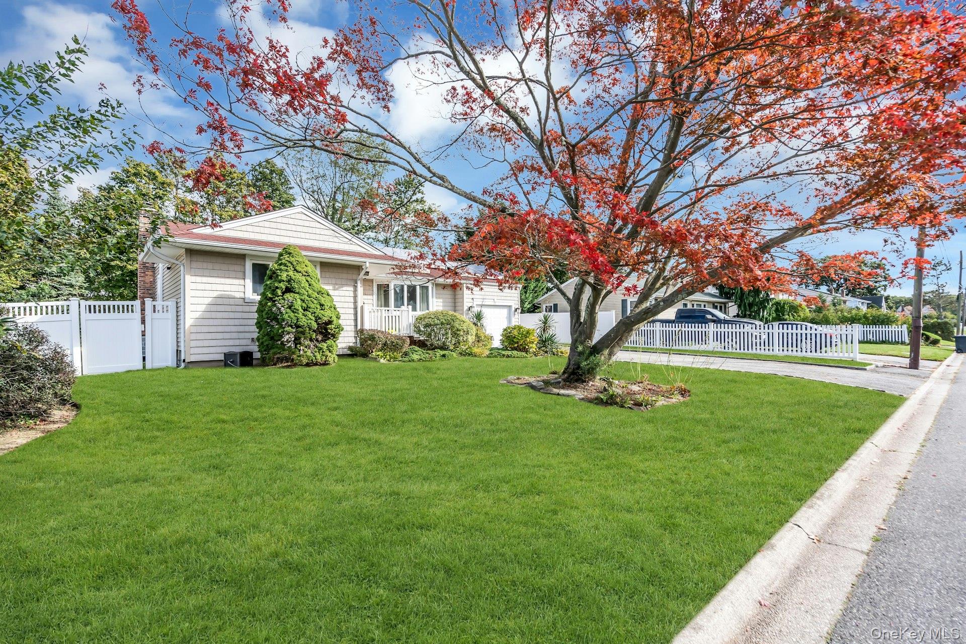 Jenkins Ave, North Babylon, NY 11703