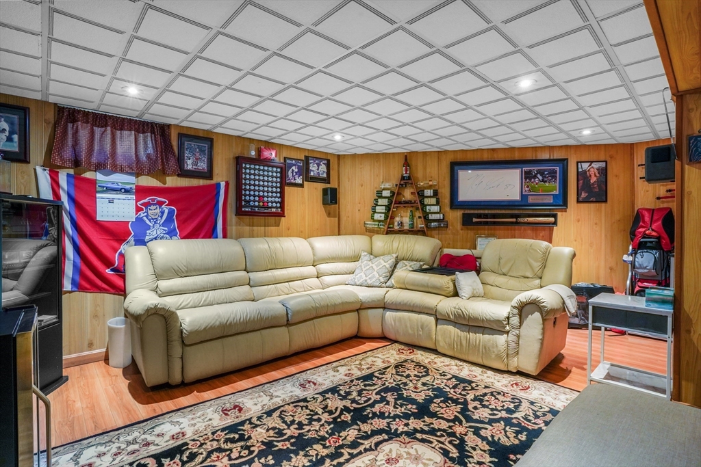 Burlington, Massachusetts, 01803, United States, 3 Bedrooms Bedrooms, ,2 BathroomsBathrooms,Residential,For Sale,2039576