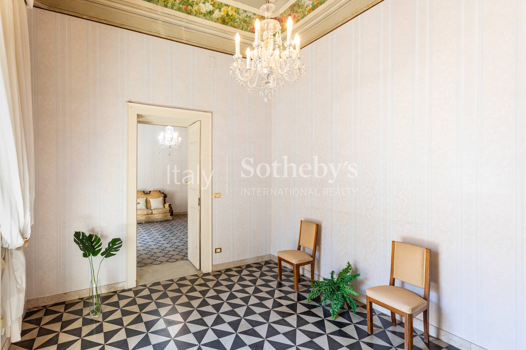  A prestigious stately home with large terraces overlooking the high street - 物件實景