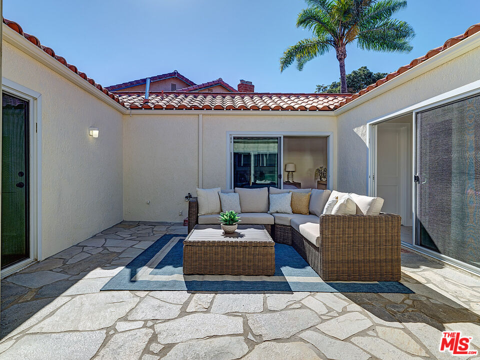 Huntington Beach, California, 92649, United States, 3 Bedrooms Bedrooms, ,2 BathroomsBathrooms,Residential,For Sale,2003446