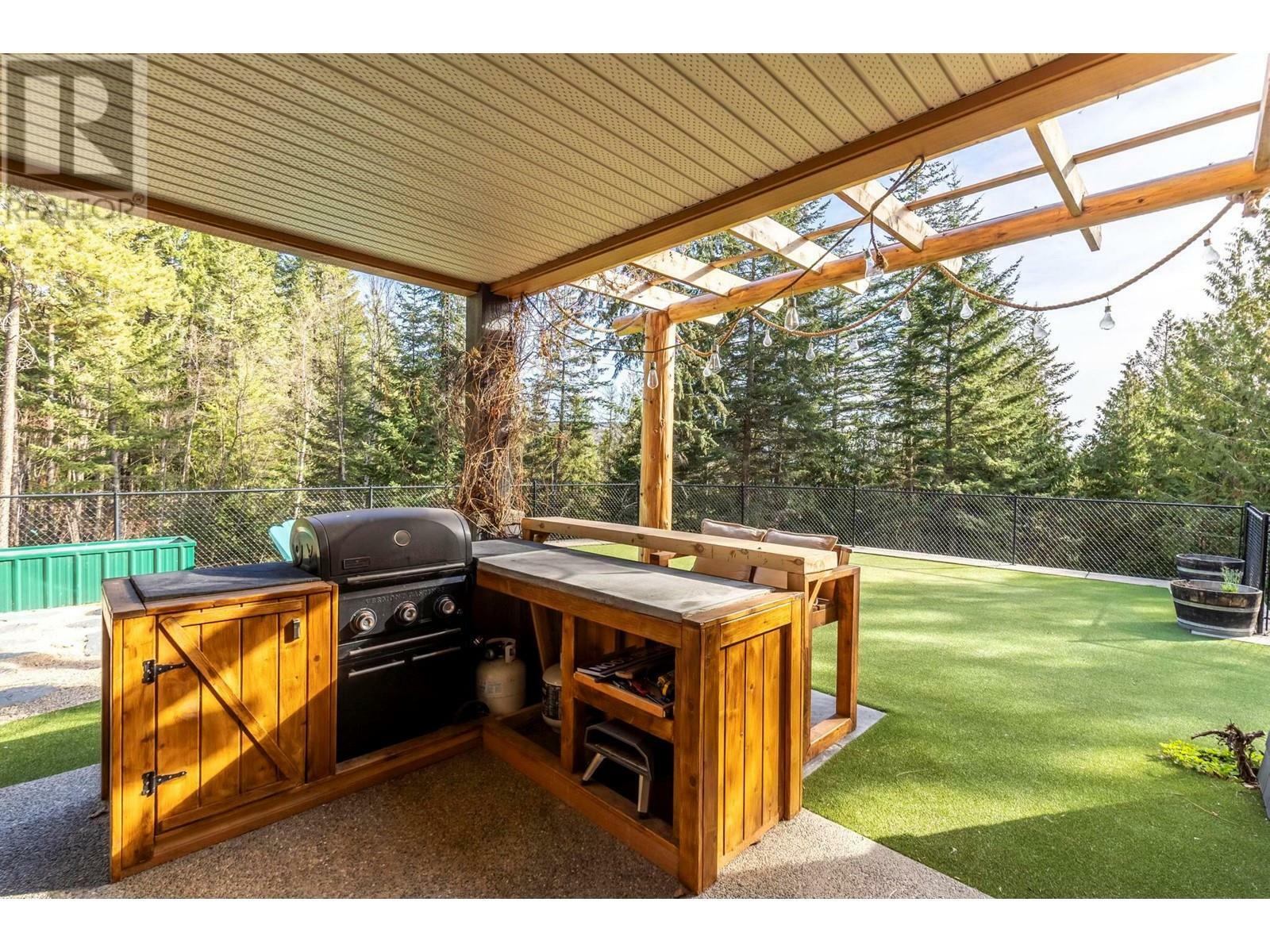 VERNON, British Columbia, V1B 3M9, CA, 4 Bedrooms Bedrooms, ,3 BathroomsBathrooms,Residential,For Sale,1836921