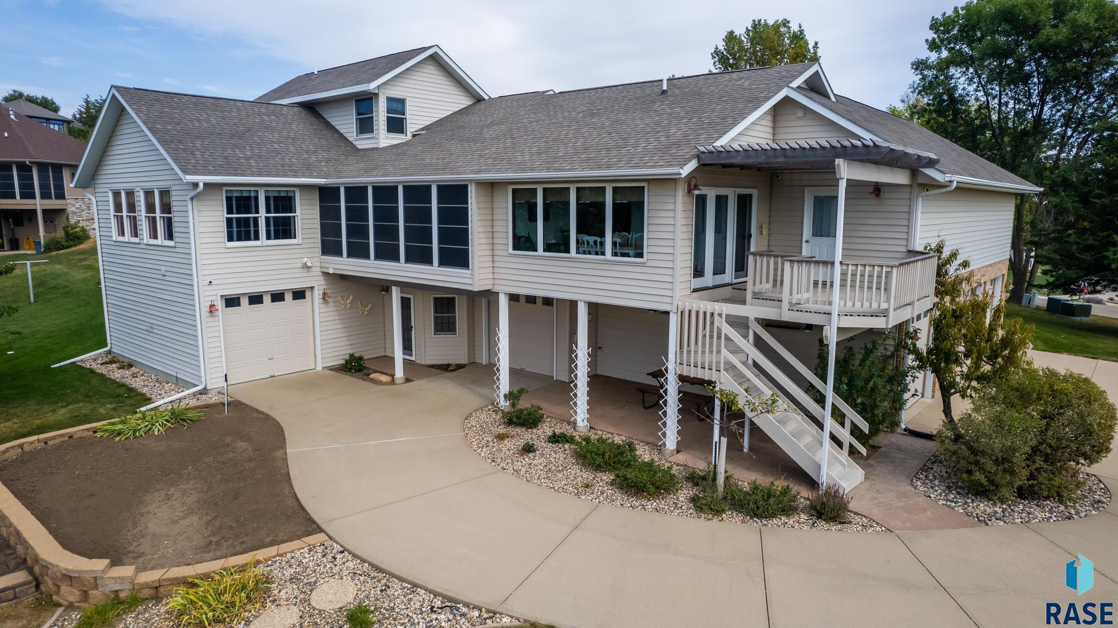 Yankton, South Dakota, 57078, United States, 6 Bedrooms Bedrooms, ,4 BathroomsBathrooms,Residential,For Sale,1975294