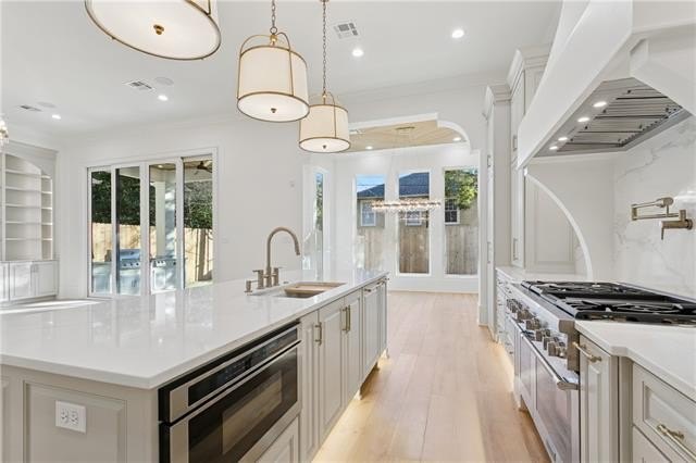 Metairie, Louisiana, 70005, United States, 6 Bedrooms Bedrooms, ,5 BathroomsBathrooms,Residential,For Sale,2010841