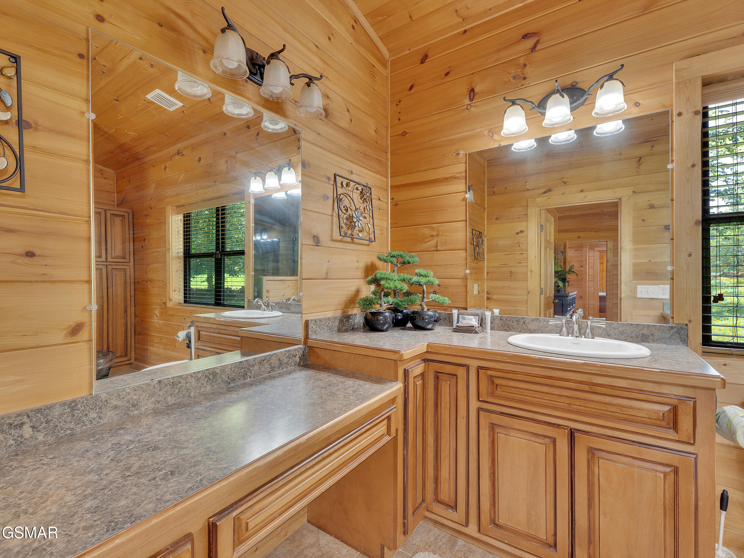 Sevierville, Tennessee, 37862, United States, 3 Bedrooms Bedrooms, ,3 BathroomsBathrooms,Residential,For Sale,1978945