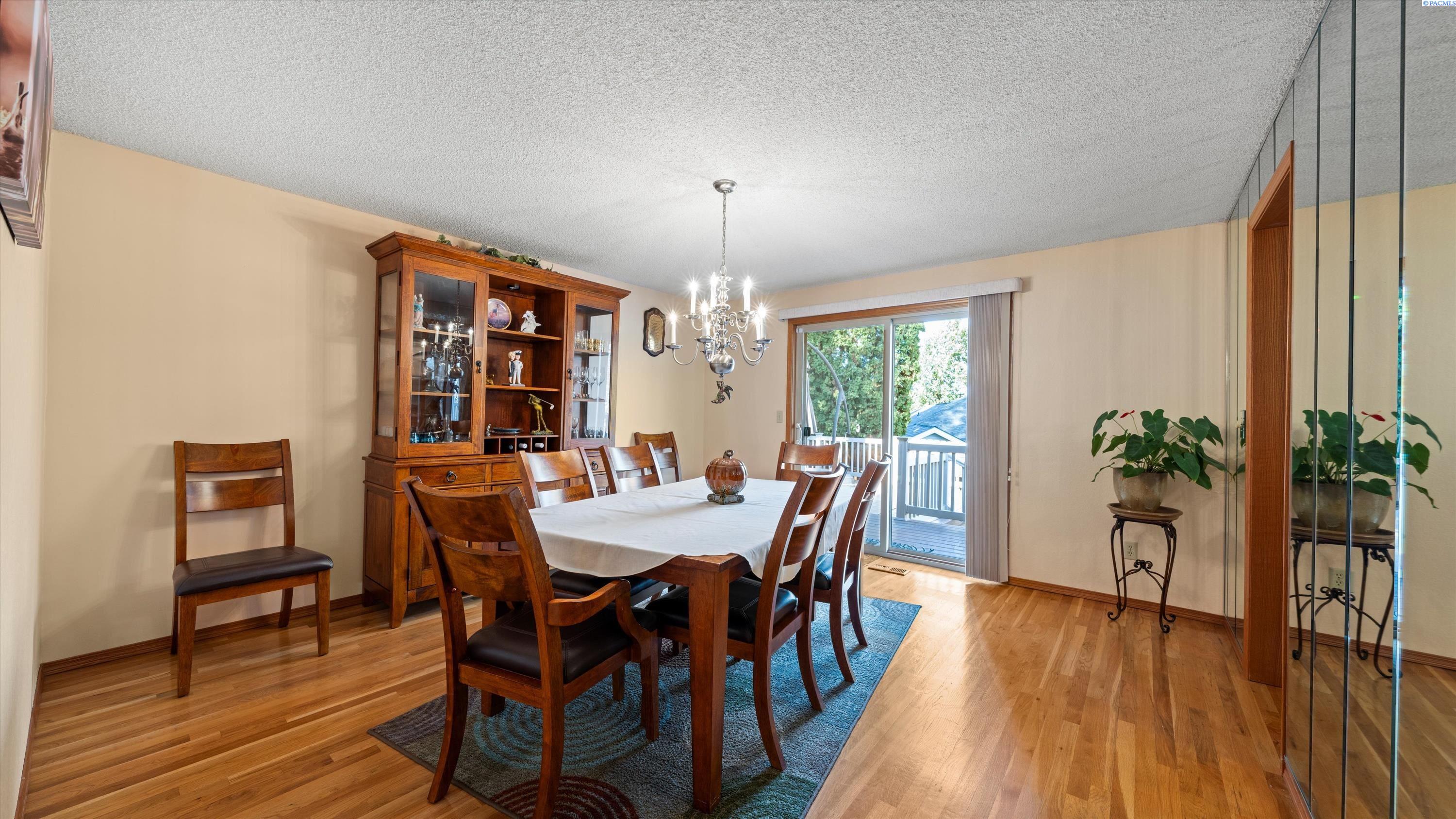 Richland, Washington, 99352, United States, 5 Bedrooms Bedrooms, ,1 BathroomBathrooms,Residential,For Sale,1991452