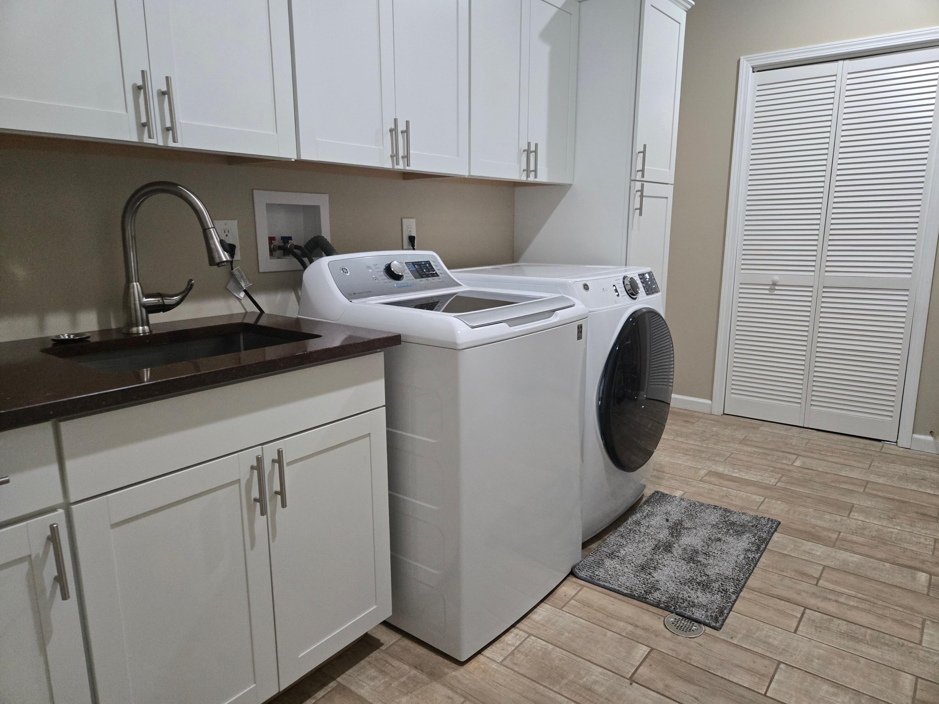 Belleville, Michigan, 48111, United States, 5 Bedrooms Bedrooms, ,5 BathroomsBathrooms,Residential,For Sale,1976520