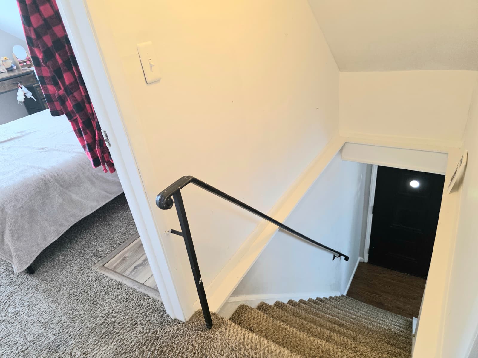 Little Ferry, New Jersey, 07643, United States, 4 Bedrooms Bedrooms, ,2 BathroomsBathrooms,Residential,For Sale,1978073