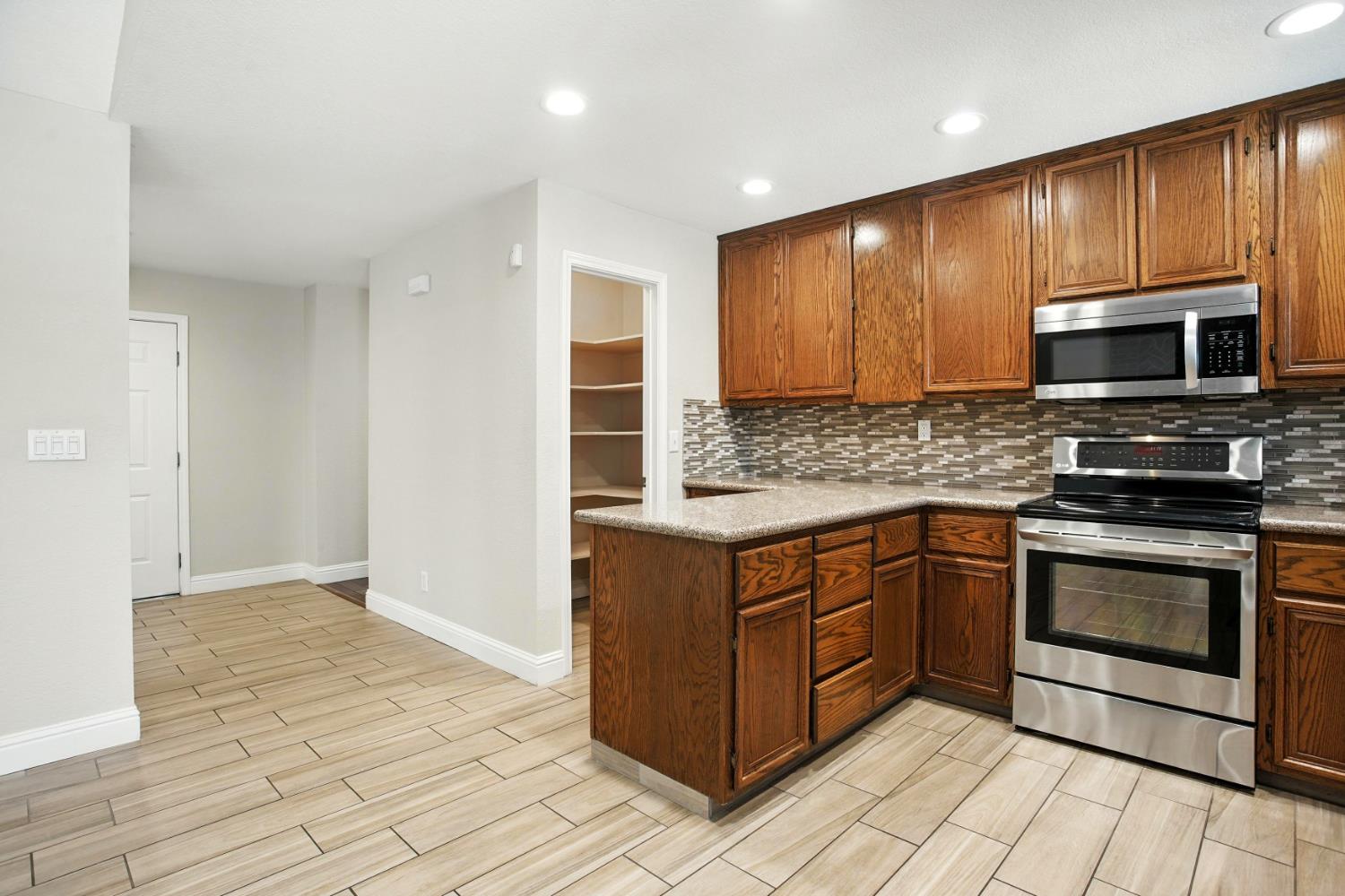 Galt, California, 95632, United States, 3 Bedrooms Bedrooms, ,2 BathroomsBathrooms,Residential,For Sale,1906984