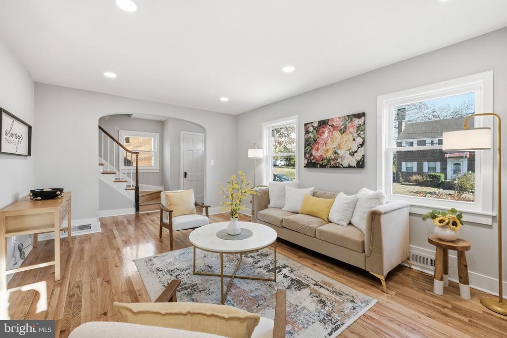 Silver Spring, Maryland, 20901, United States, 4 Bedrooms Bedrooms, ,3 BathroomsBathrooms,Residential,For Sale,2002464