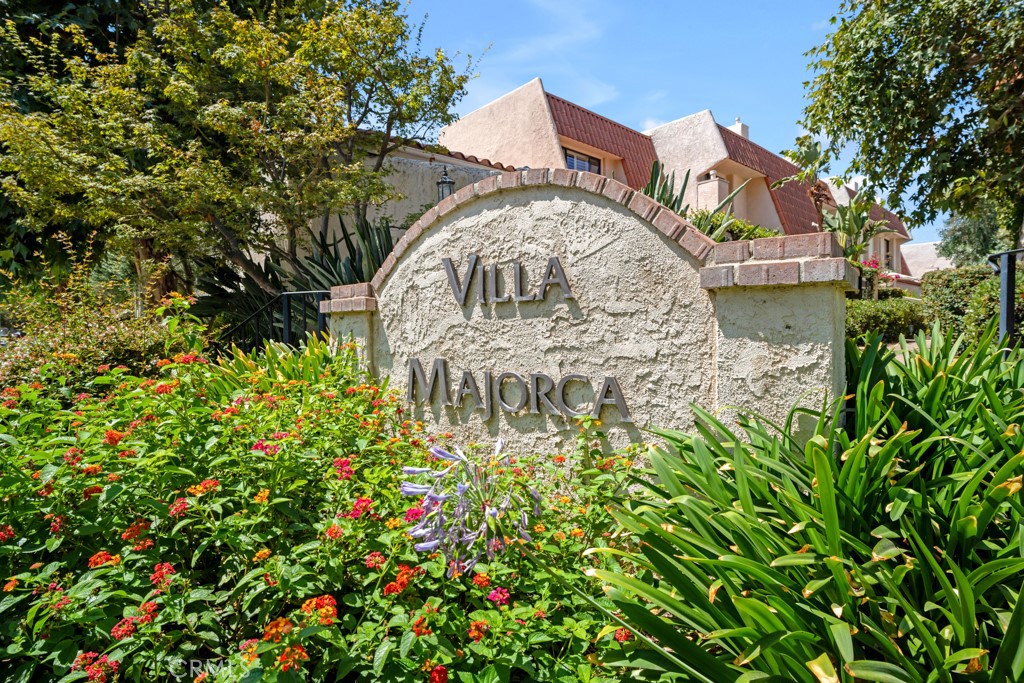 Woodland Hills, California, 91367, United States, 2 Bedrooms Bedrooms, ,3 BathroomsBathrooms,Residential,For Sale,1920124