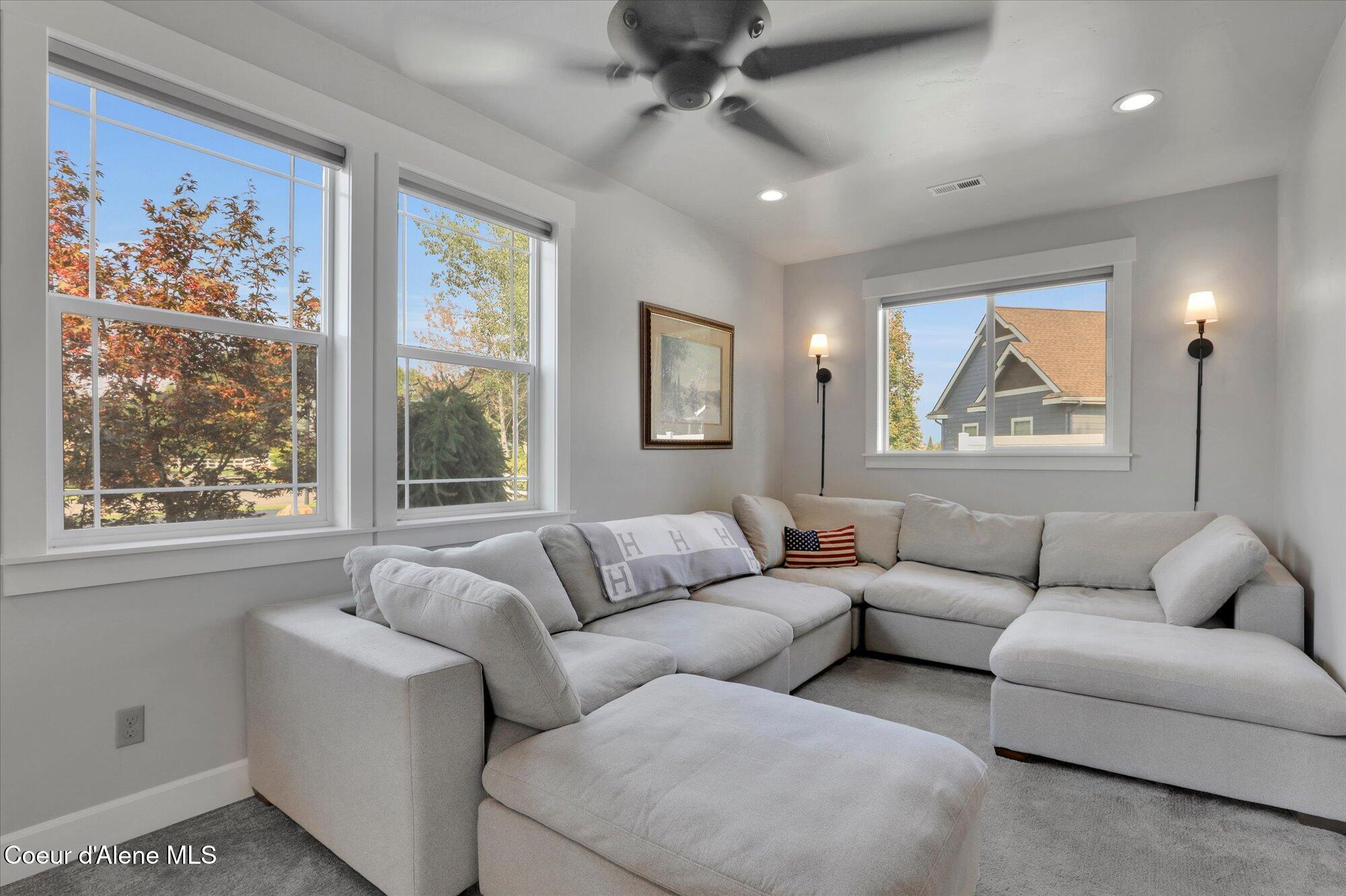 Post Falls, Idaho, 83854, United States, 5 Bedrooms Bedrooms, ,5 BathroomsBathrooms,Residential,For Sale,1981569