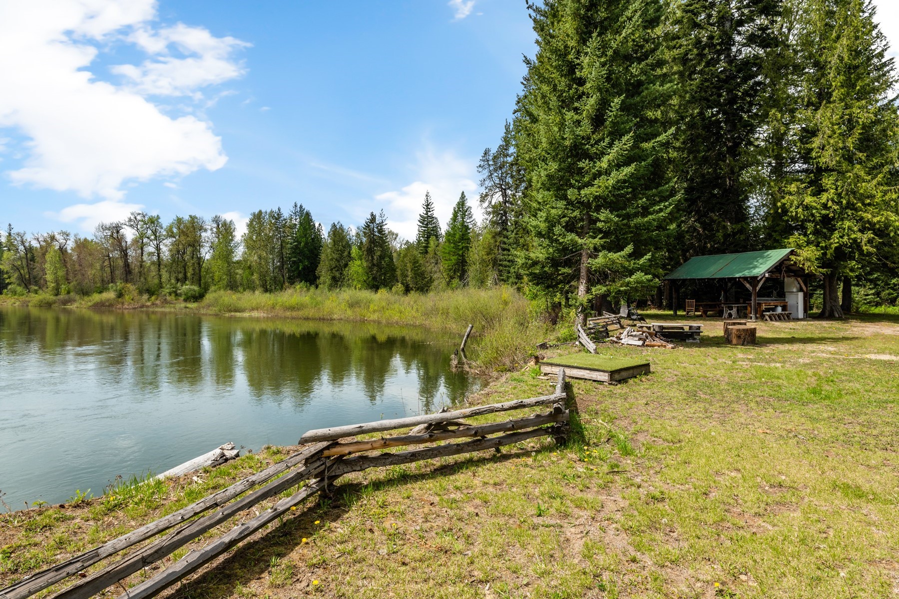  Riverfront Estate Ranch Property - 物件實景