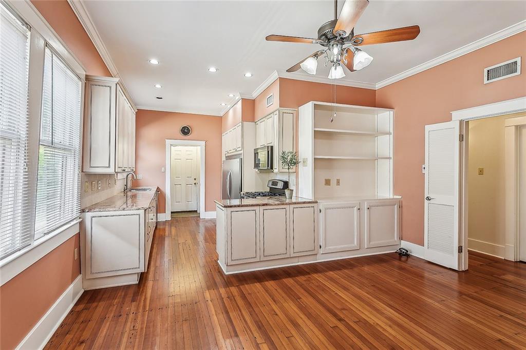 New Orleans, Louisiana, 70118, United States, 6 Bedrooms Bedrooms, ,4 BathroomsBathrooms,Residential,For Sale,1821209