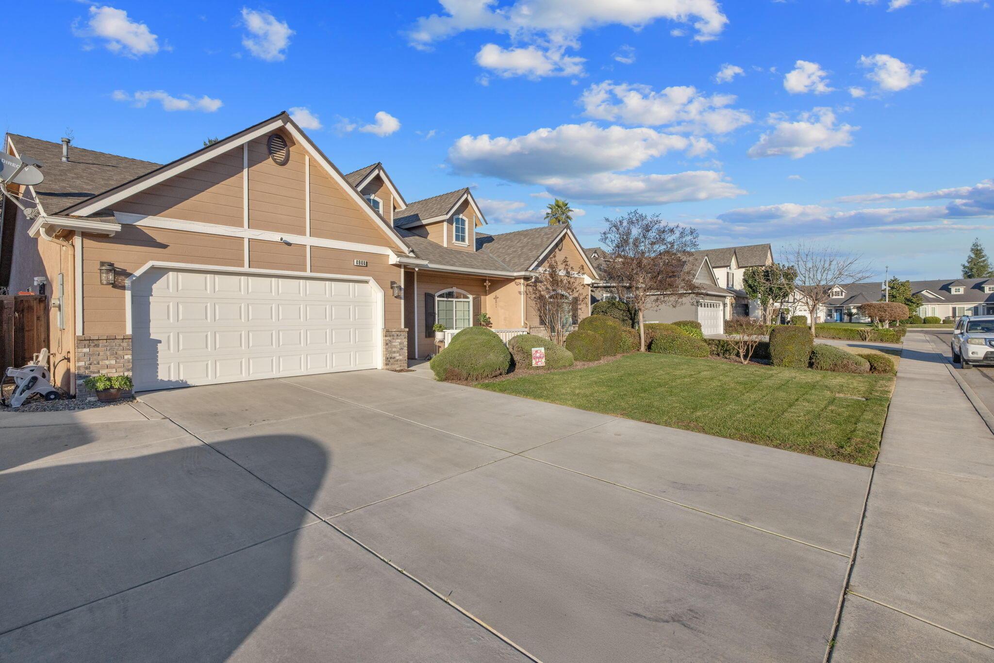 Visalia, California, 93291, United States, 3 Bedrooms Bedrooms, ,2 BathroomsBathrooms,Residential,For Sale,2013807