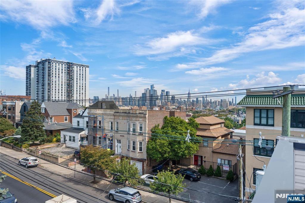 Jersey City, New Jersey, 07307, United States, 3 Bedrooms Bedrooms, ,2 BathroomsBathrooms,Residential,For Sale,1947058