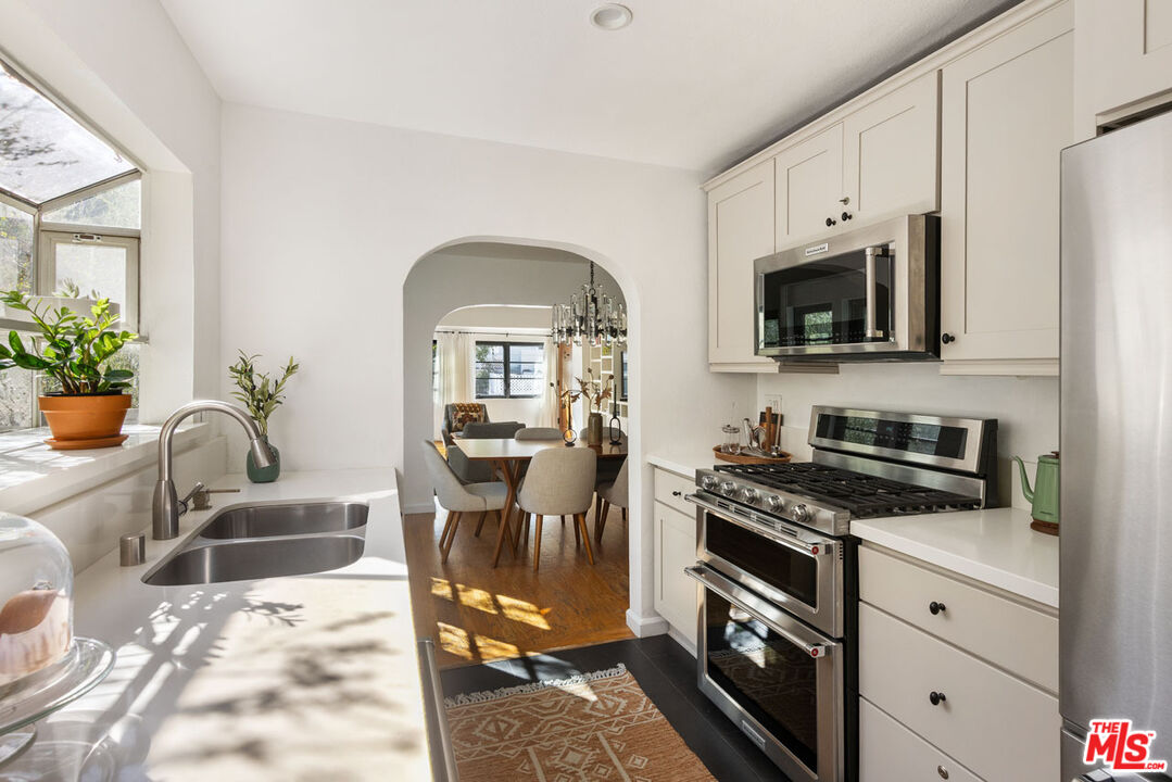 Los Angeles, California, 90026, United States, 3 Bedrooms Bedrooms, ,3 BathroomsBathrooms,Residential,For Sale,2003462