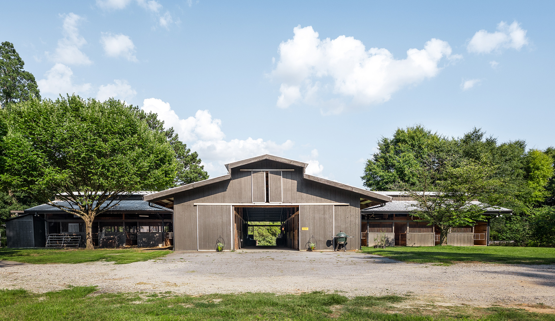  Rare Equestrian Facility with Prestigious Address - 物件實景