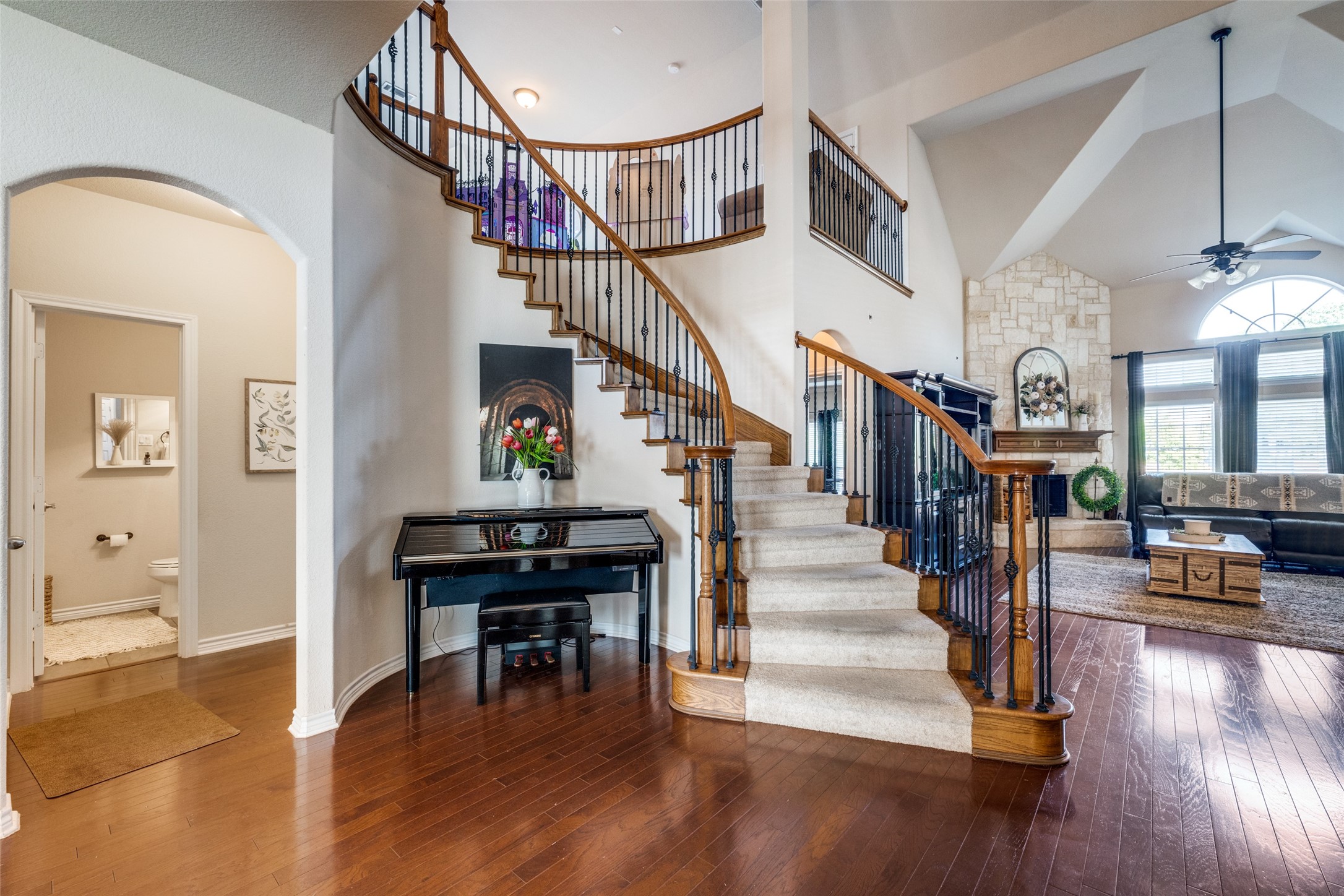 Kennedale, Texas, 76060, United States, 5 Bedrooms Bedrooms, ,4 BathroomsBathrooms,Residential,For Sale,1926987