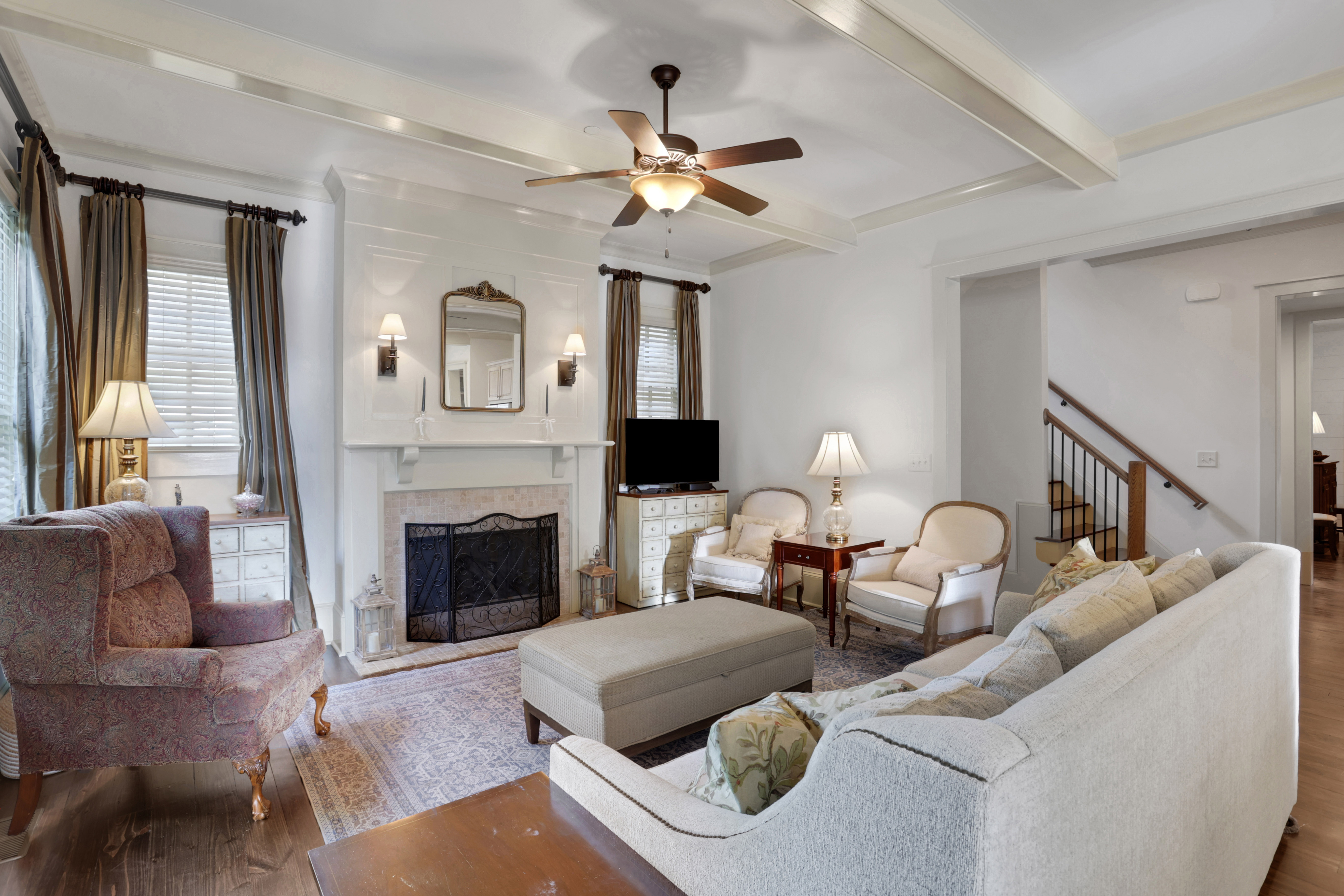  Stunning Six Bedroom Home Near Marietta Square - 物件實景