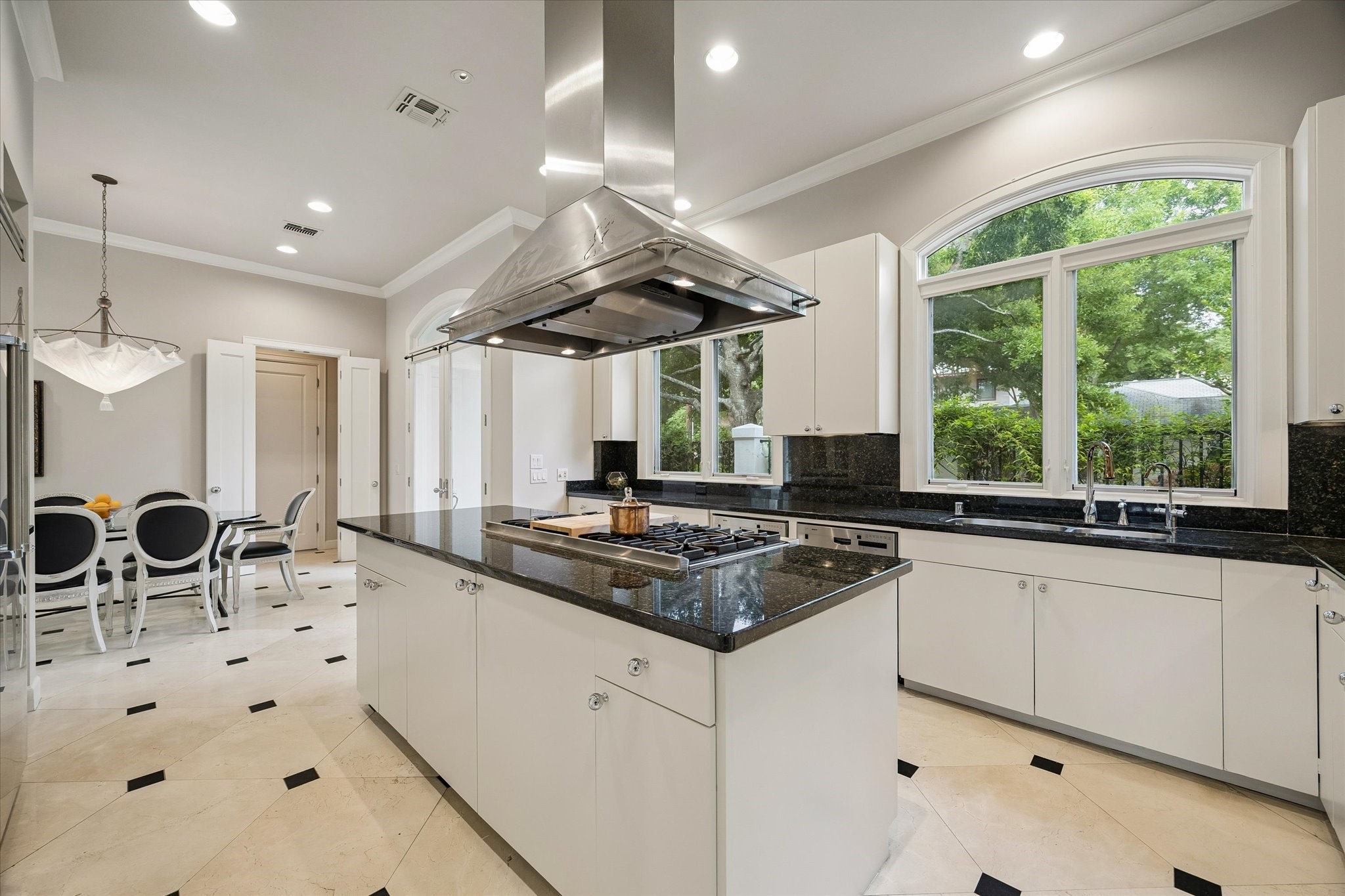  2102 Mcclendon Street - 物件實景