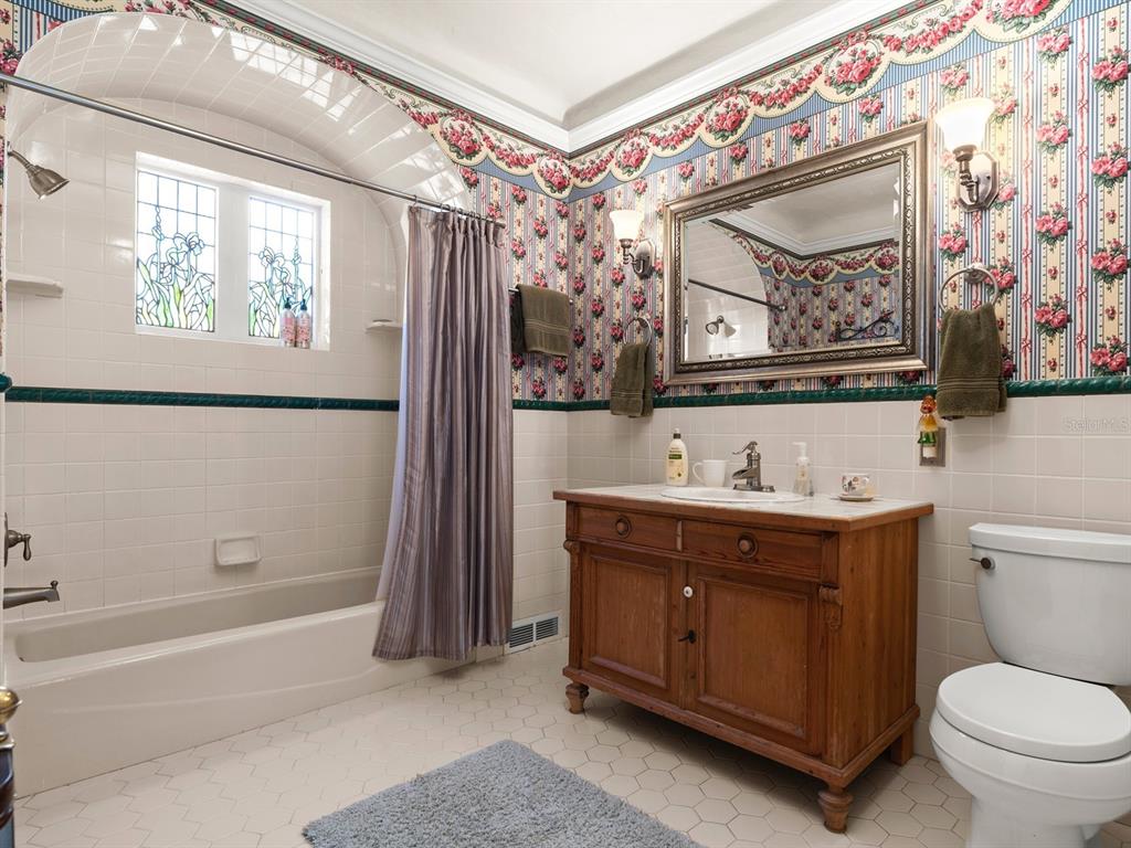 Eustis, Florida, 32736, United States, 6 Bedrooms Bedrooms, ,6 BathroomsBathrooms,Residential,For Sale,1805278