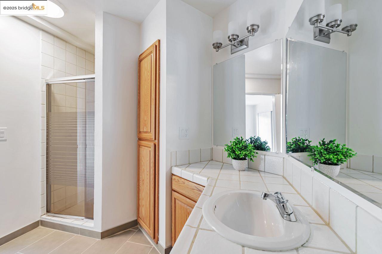 Oakland, California, 94611, United States, 4 Bedrooms Bedrooms, ,2 BathroomsBathrooms,Residential,For Sale,1906699