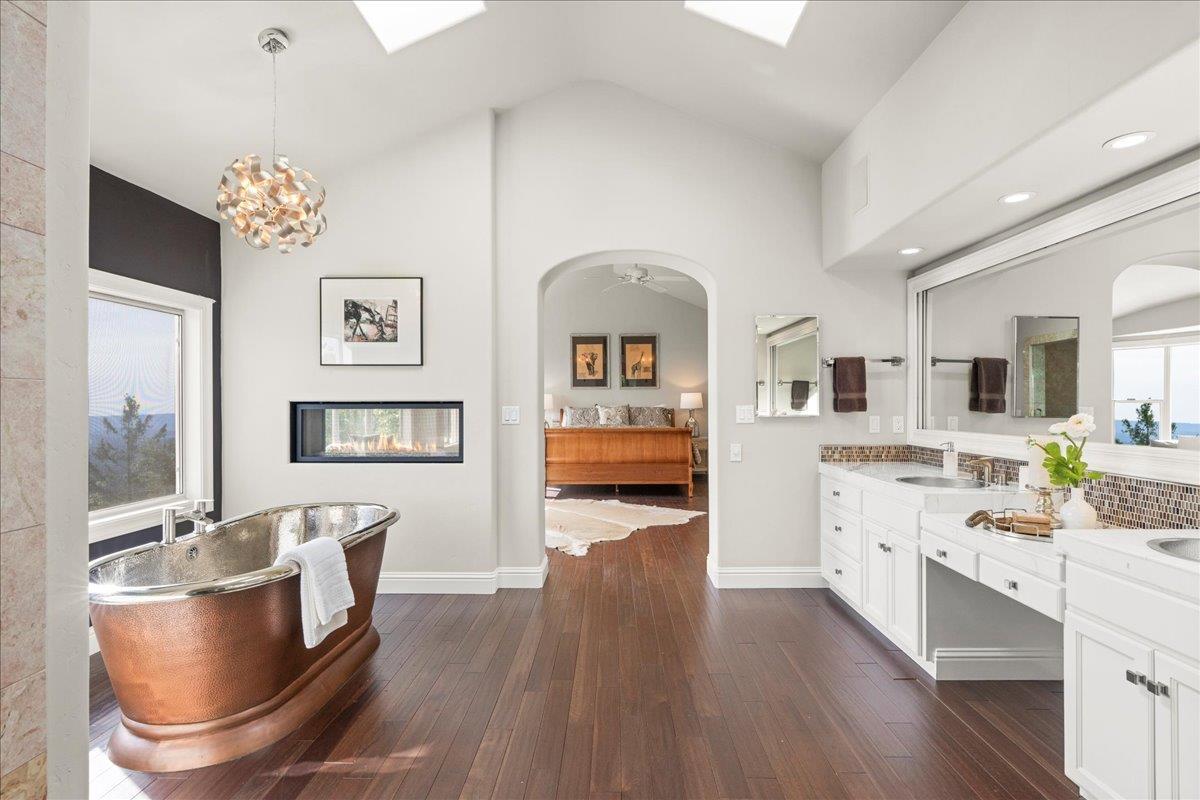 Los Gatos, California, 95033, United States, 5 Bedrooms Bedrooms, ,4 BathroomsBathrooms,Residential,For Sale,1744780