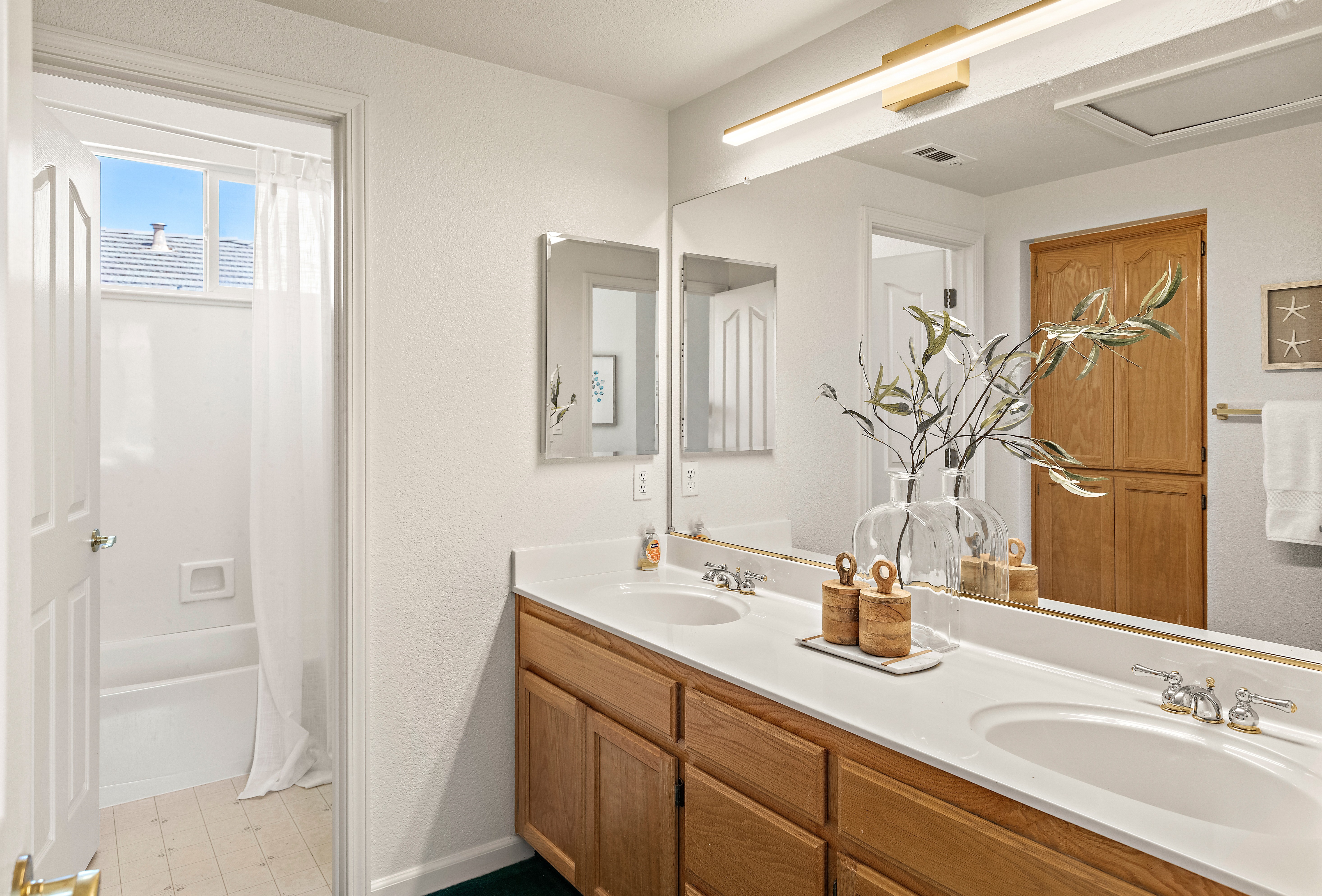  Spacious Heritage Hills Home with a Versatile Layout and Serene Surroundings - 物件實景